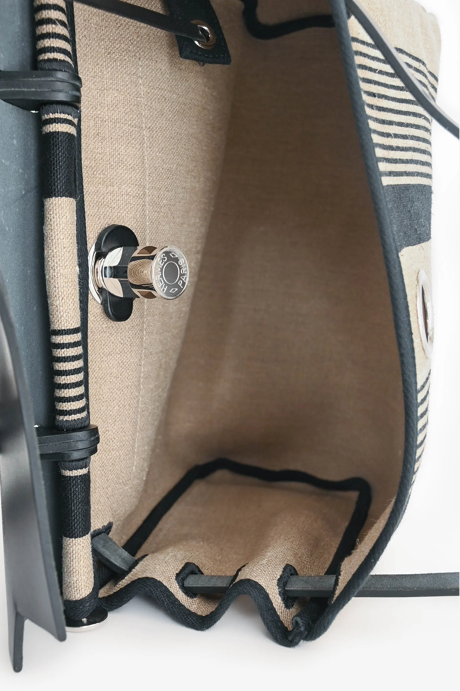 Hermès 2020 Cream/Black Toile H Vibration Herbag Zip 31 with Pouch - Image 8