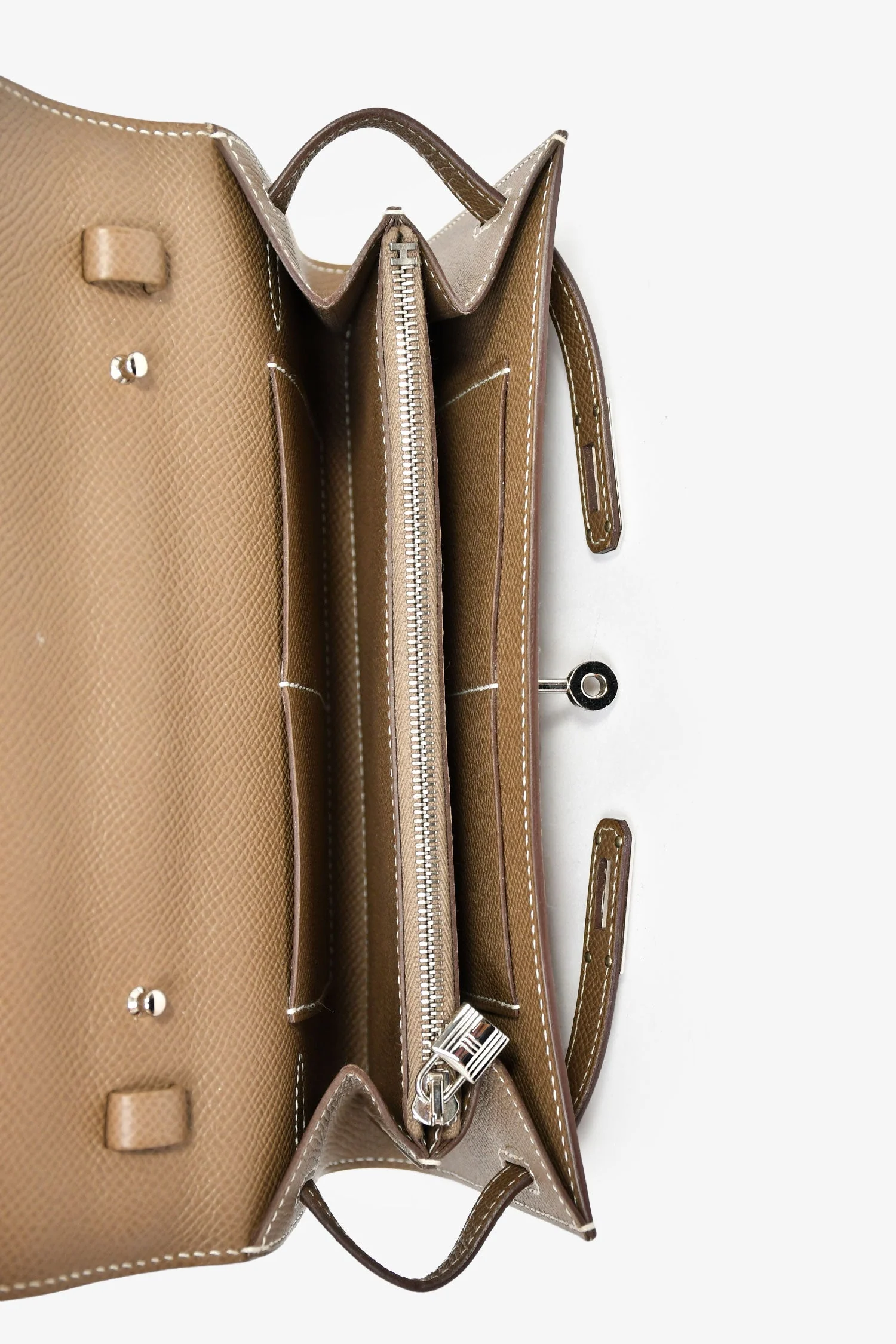 Hermès 2020 Etoupe Epsom Kelly 'To Go' Wallet With Strap - Image 6