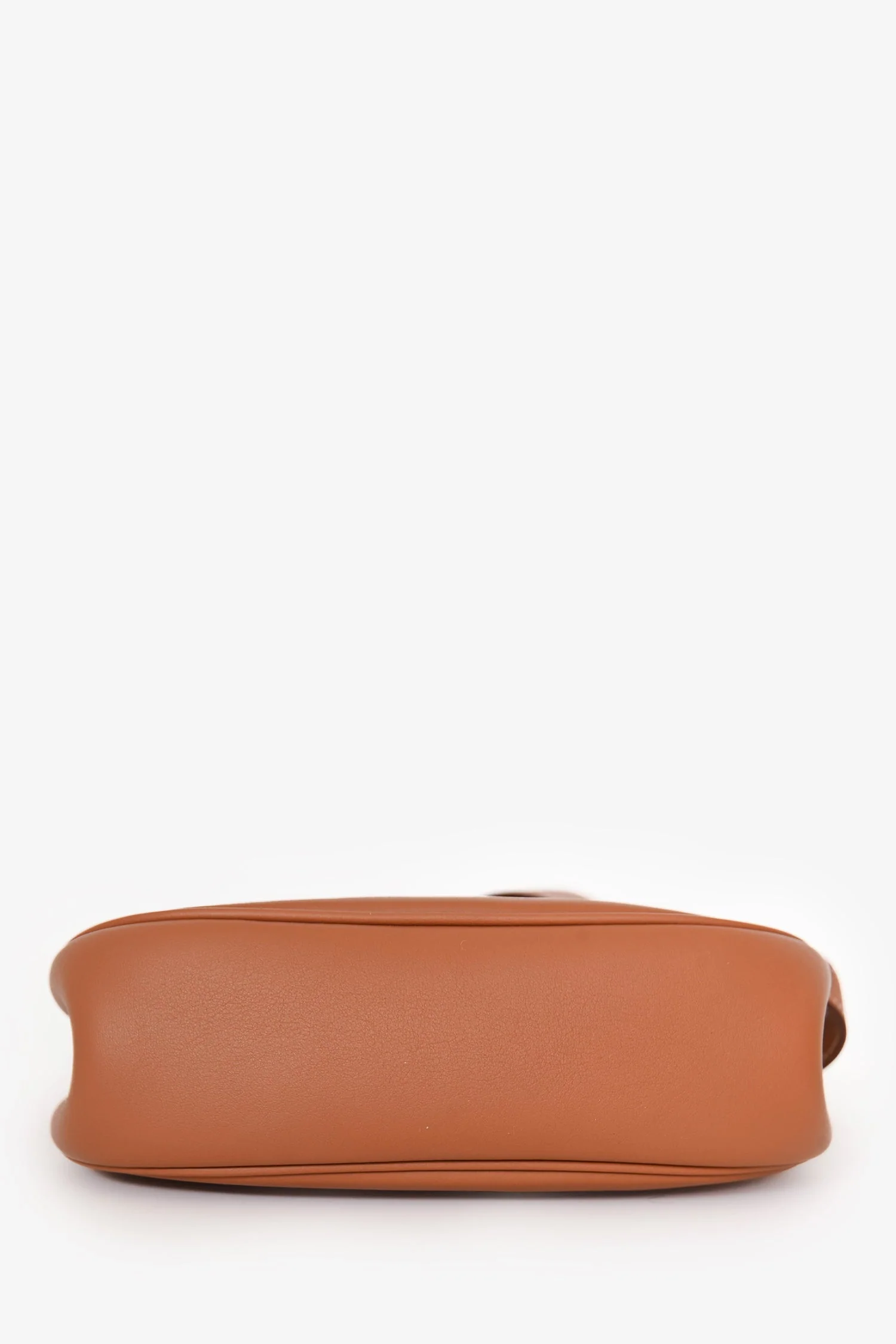 Hermès 2023 Gold Swift Leather Kelly Moove - Image 5