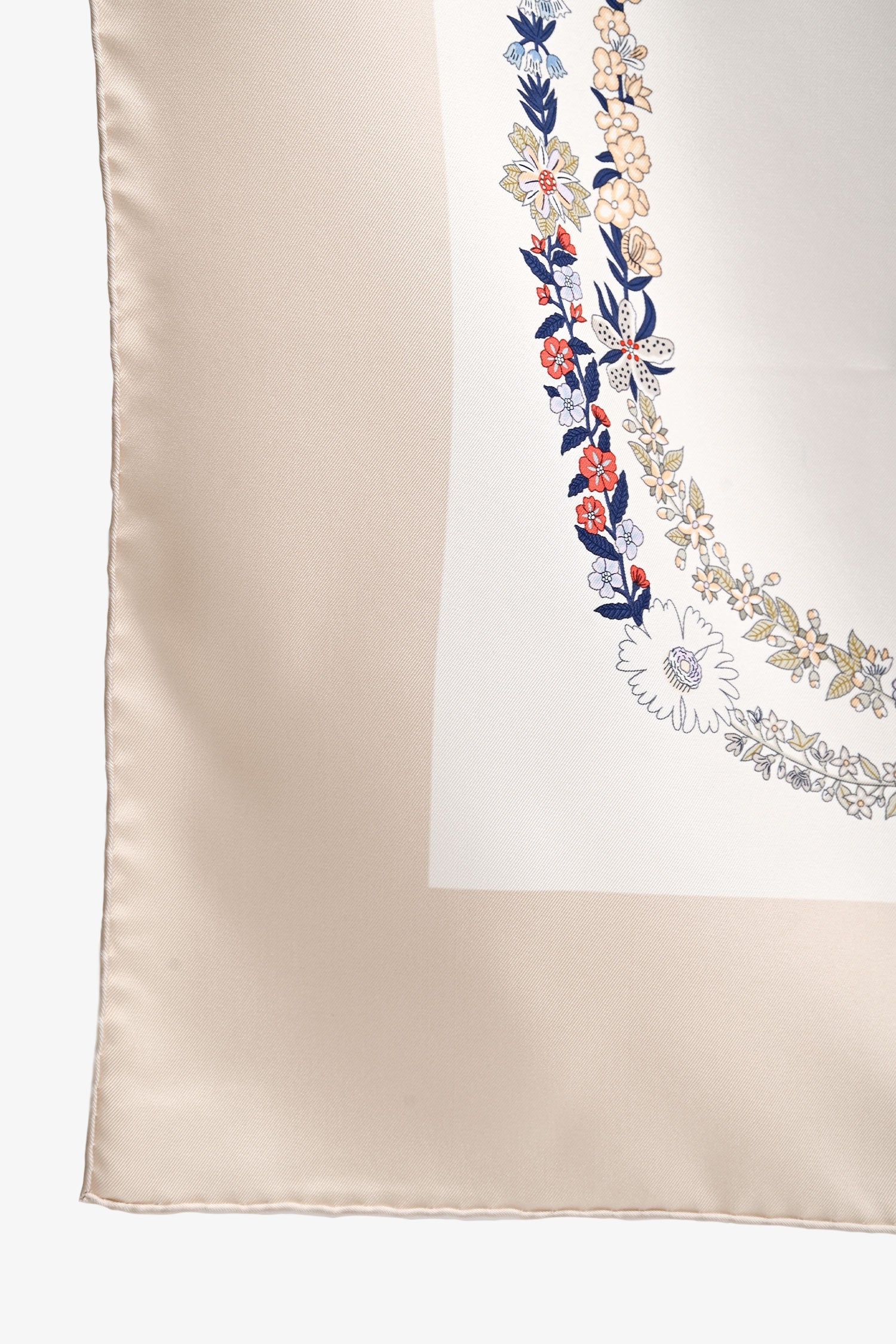 Hermès Beige/White Silk 'Brides des Gala en fleur' Scarf 90 - Image 3