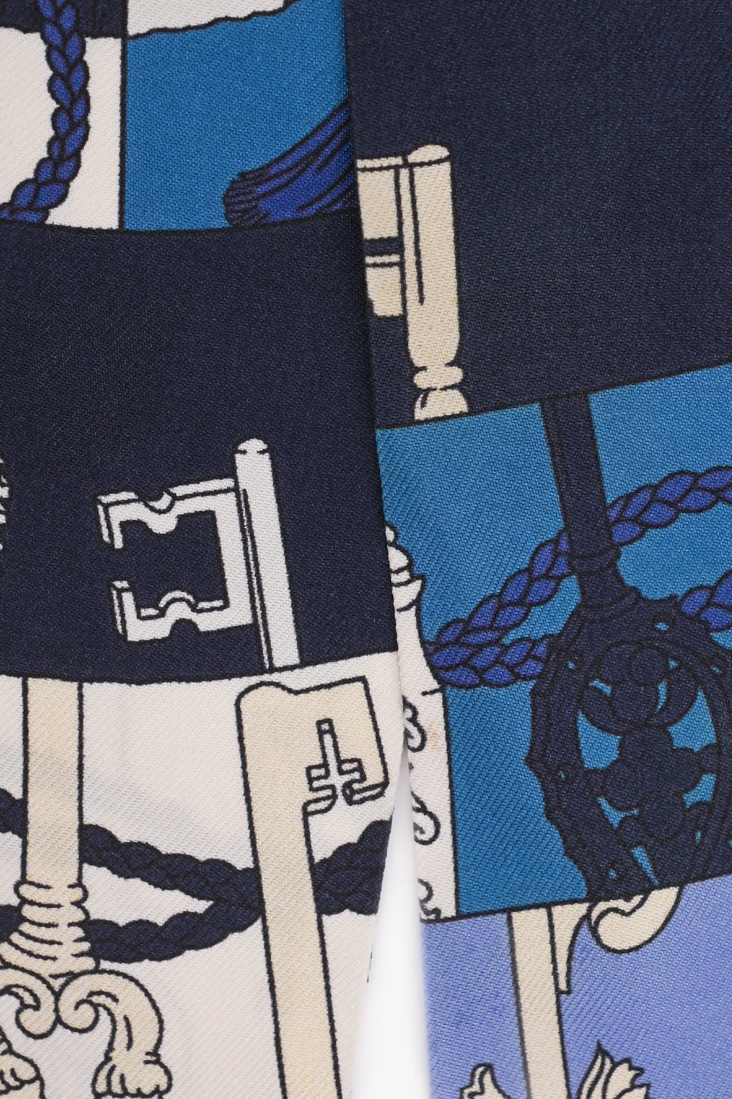 Hermès Blue/Grey Graphic Printed Twilly - Image 4