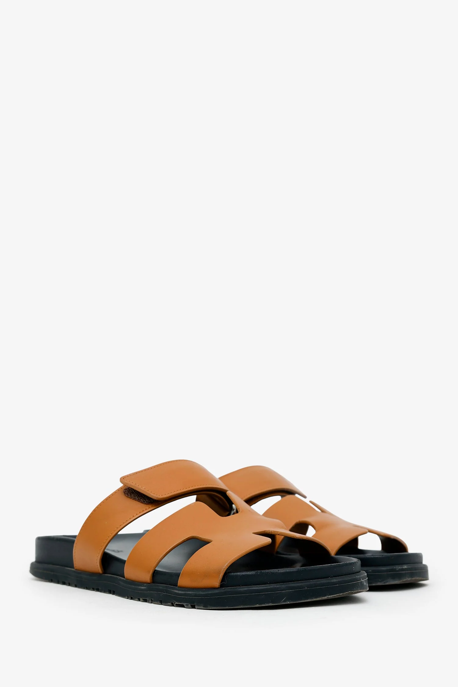 Hermès Gold/Black Leather 'Chypre' Sandals Size 39.5 - Image 2