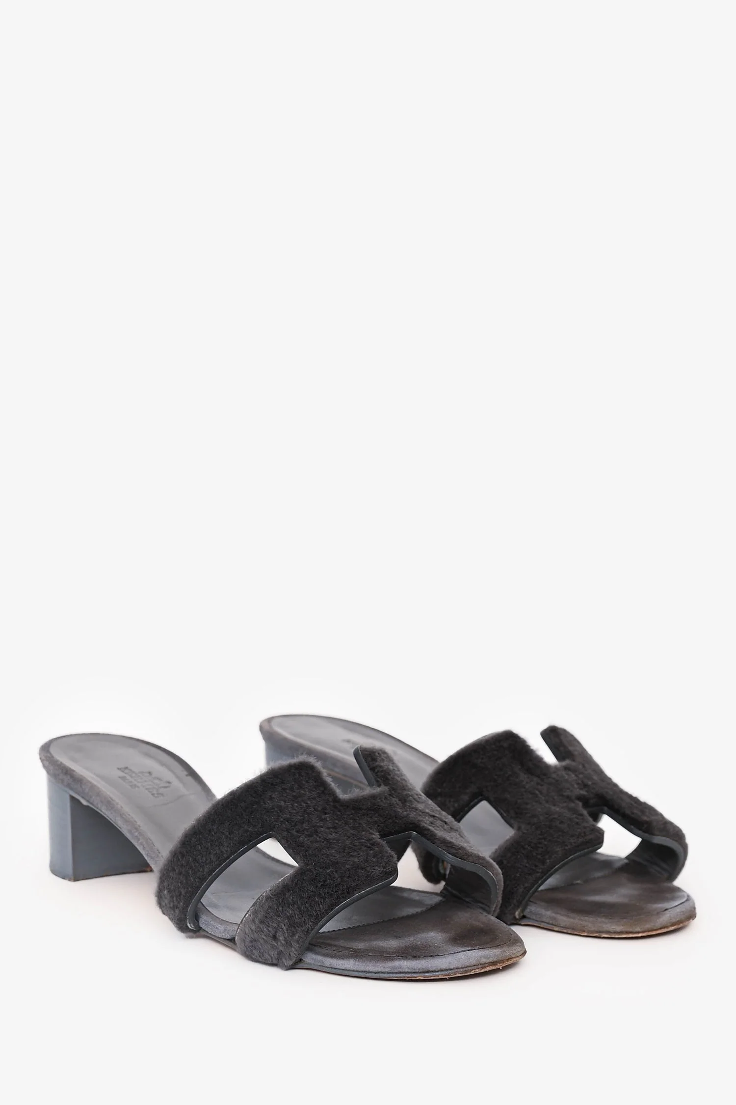 Hermès Grey Leather/Shaved Mink Fur Oasis Sandals Size 36 - Image 2
