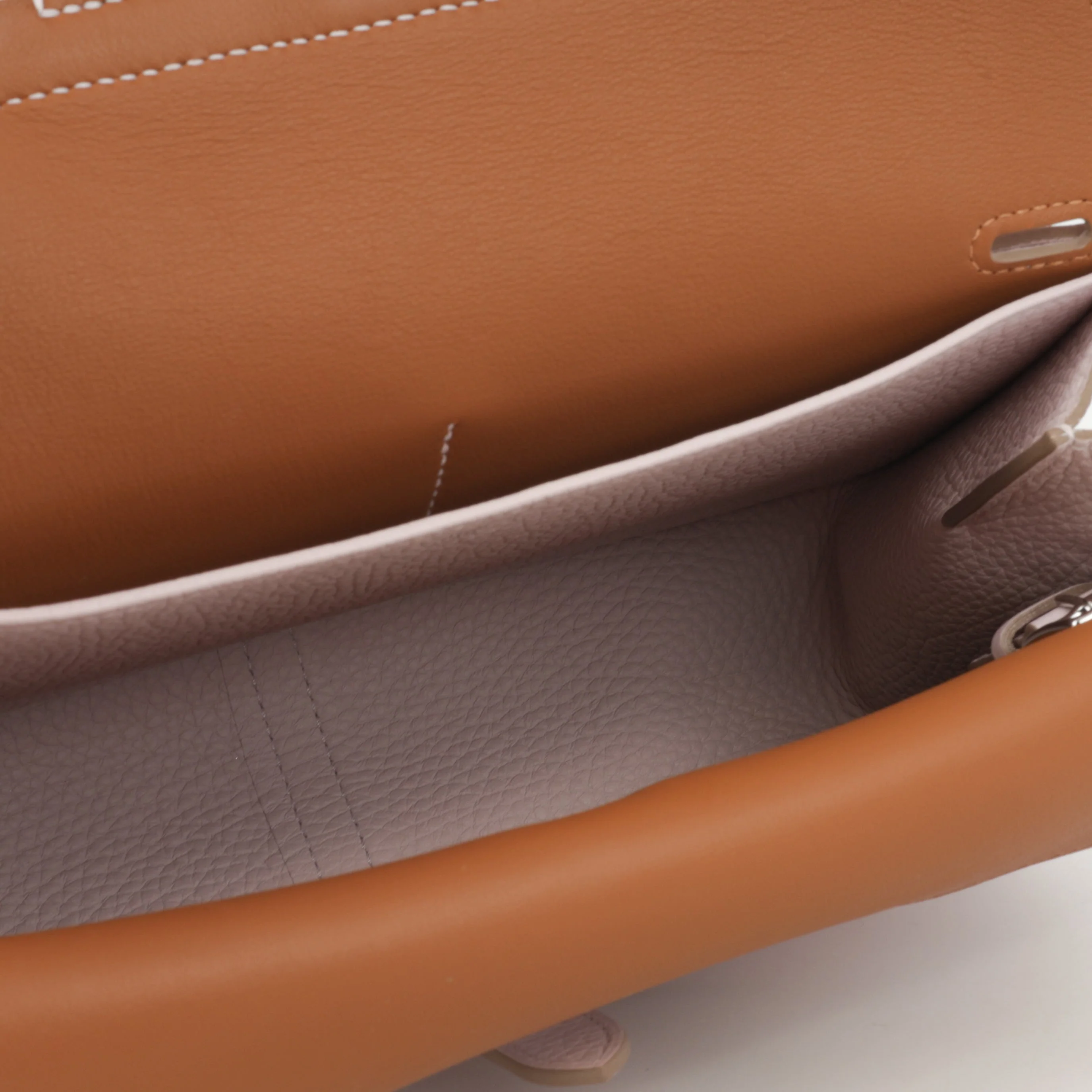 Hermès Halzan 25 Verso - Mauve Pale Clemence / Gold Swift | Palladium Hardware - Image 3