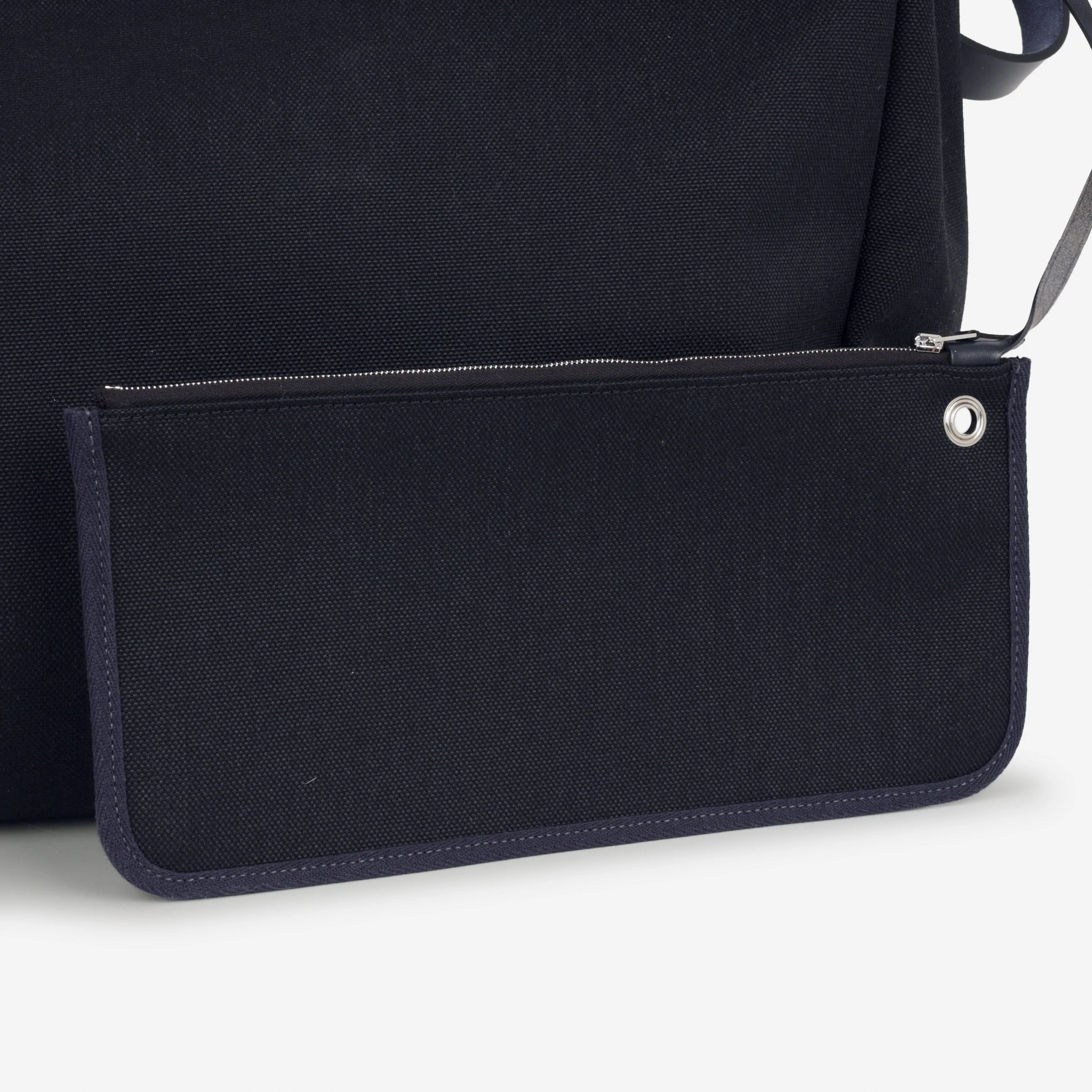Herbag Zip Cabine Bag - Bleu Indigo / Noir Hunter | Palladium Hardware - Image 6