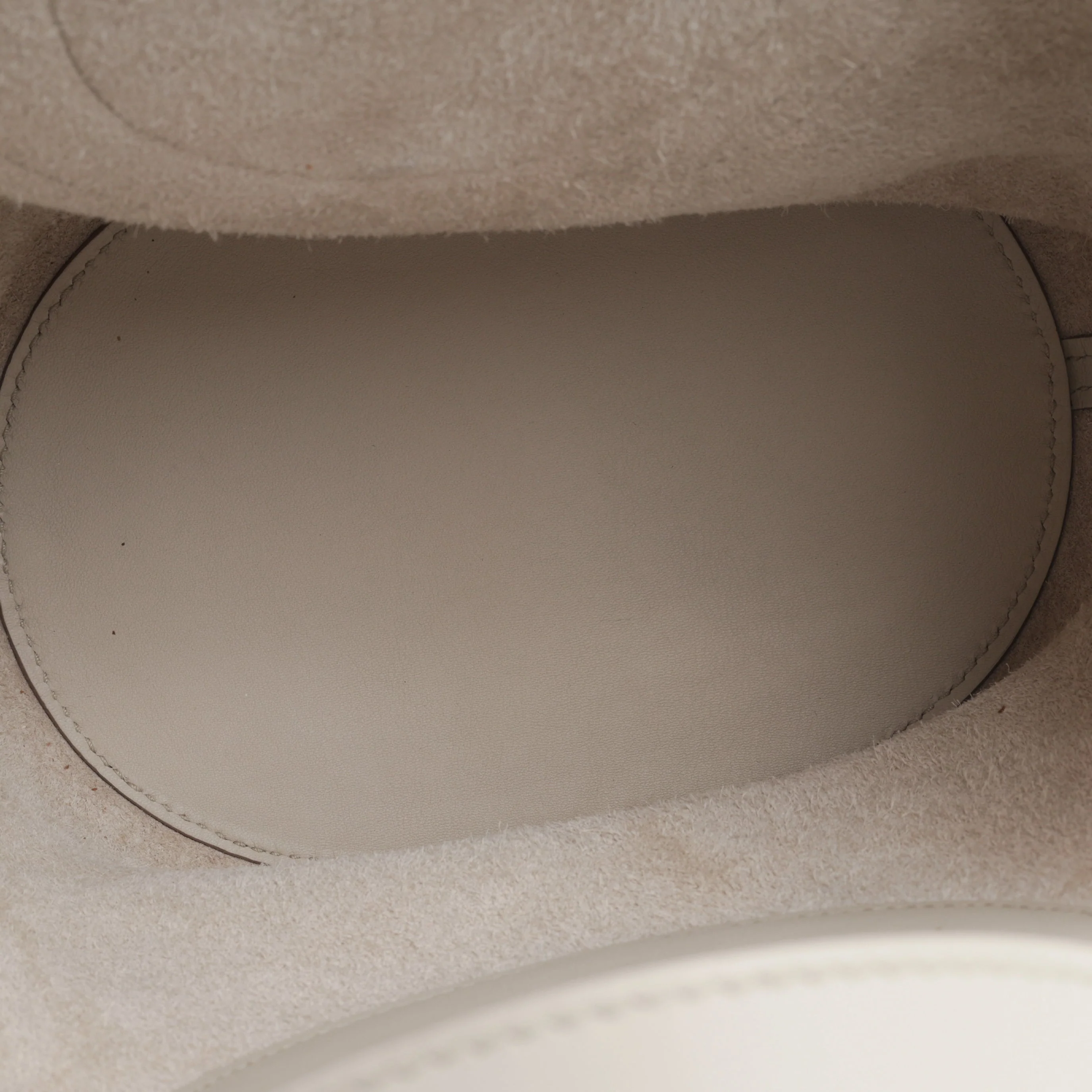 Hermès In-The-Loop 18 Bag - Beton Clemence/Swift | Gold Hardware - Image 5