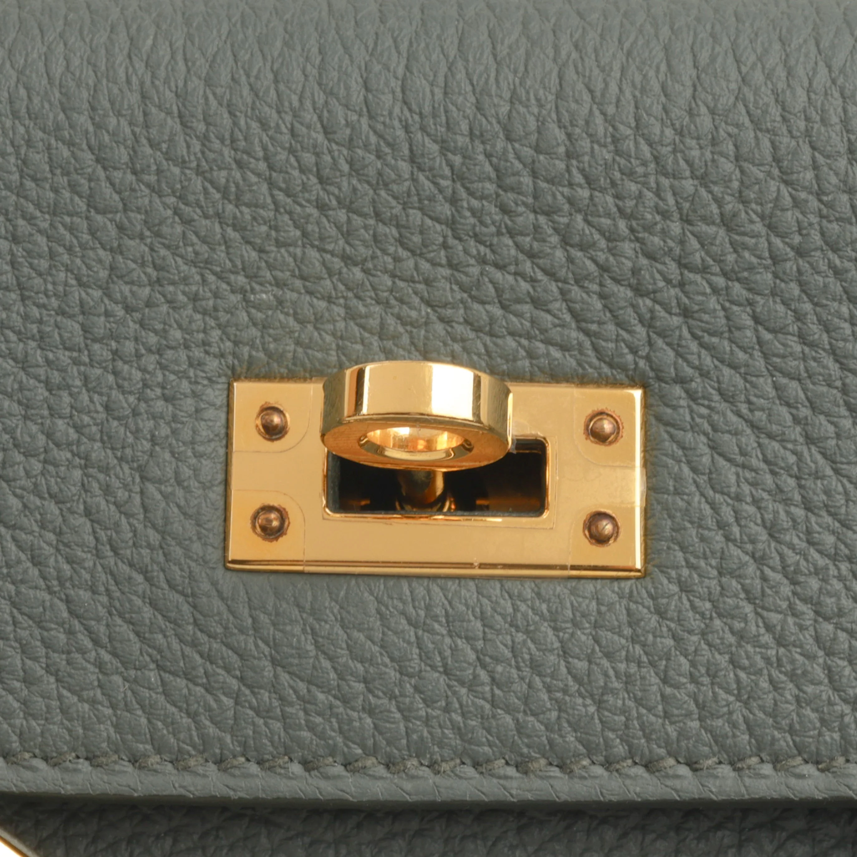 Hermès Kelly 25 - Vert Amande Togo | Gold Hardware - Image 12