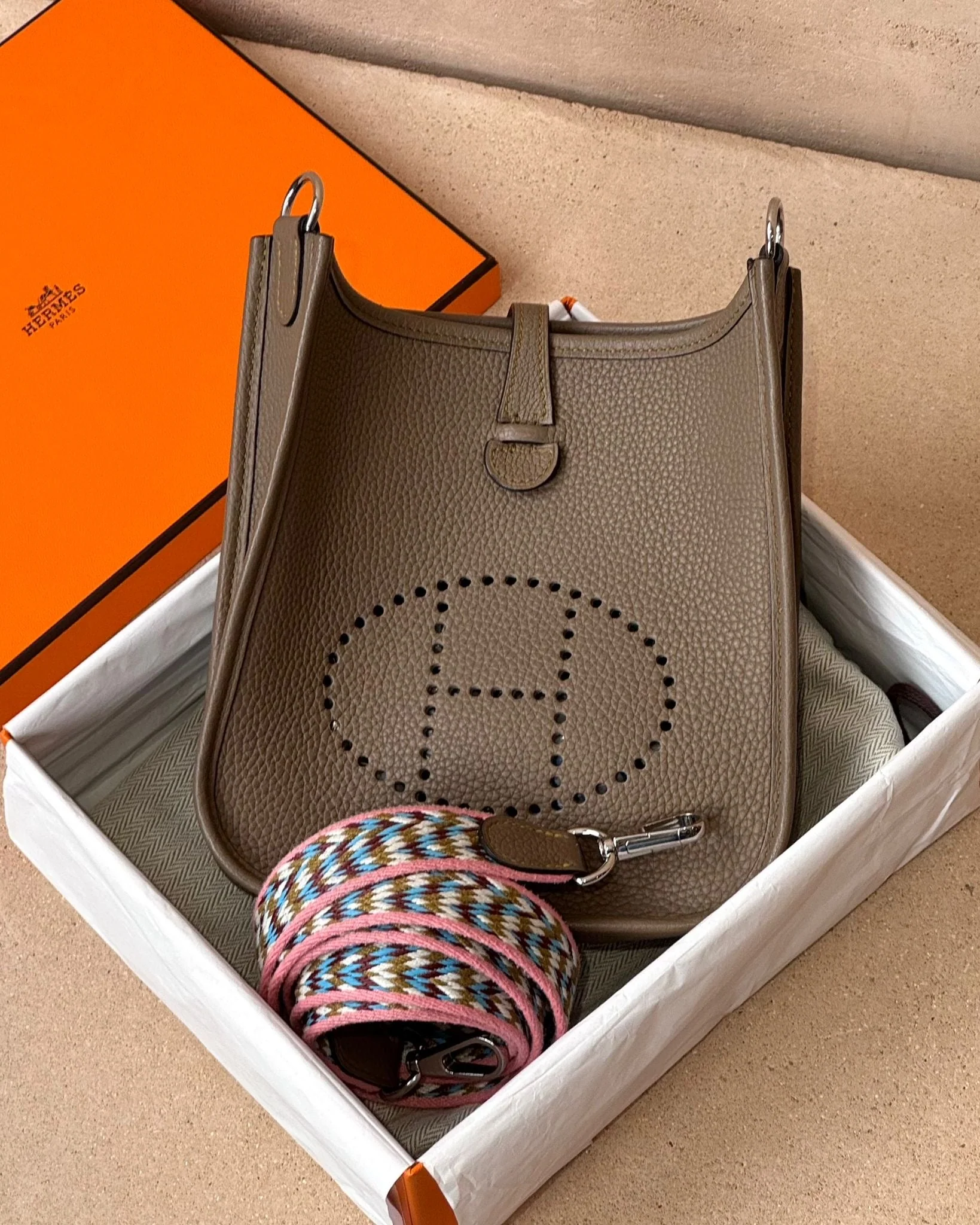 Hermès Mini Evelyne 16 - Beige De Weimar Clemence | Palladium Hardware - Image 13