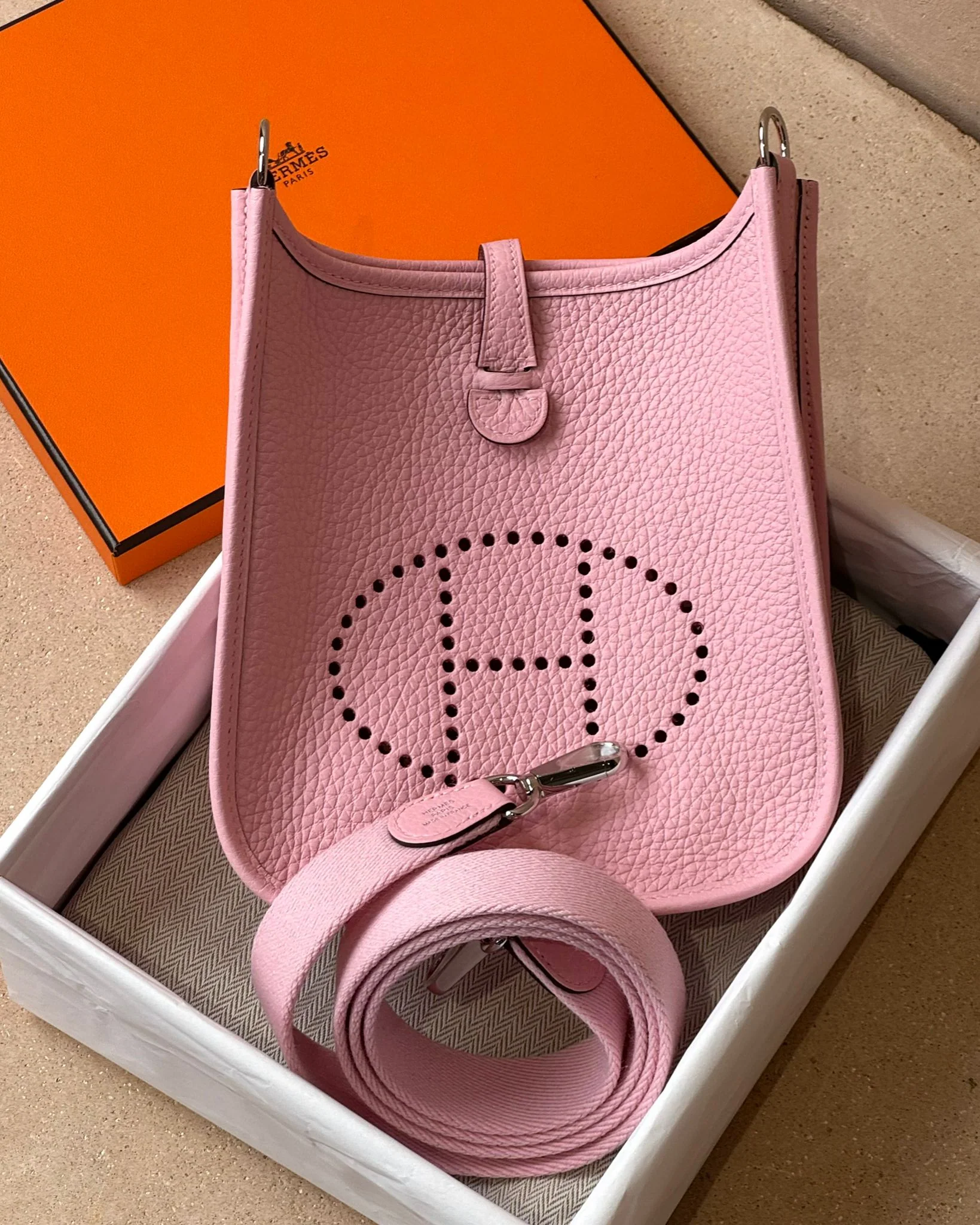 Hermès Mini Evelyne 16 - Rose Sakura Clemence | Palladium Hardware - Image 9