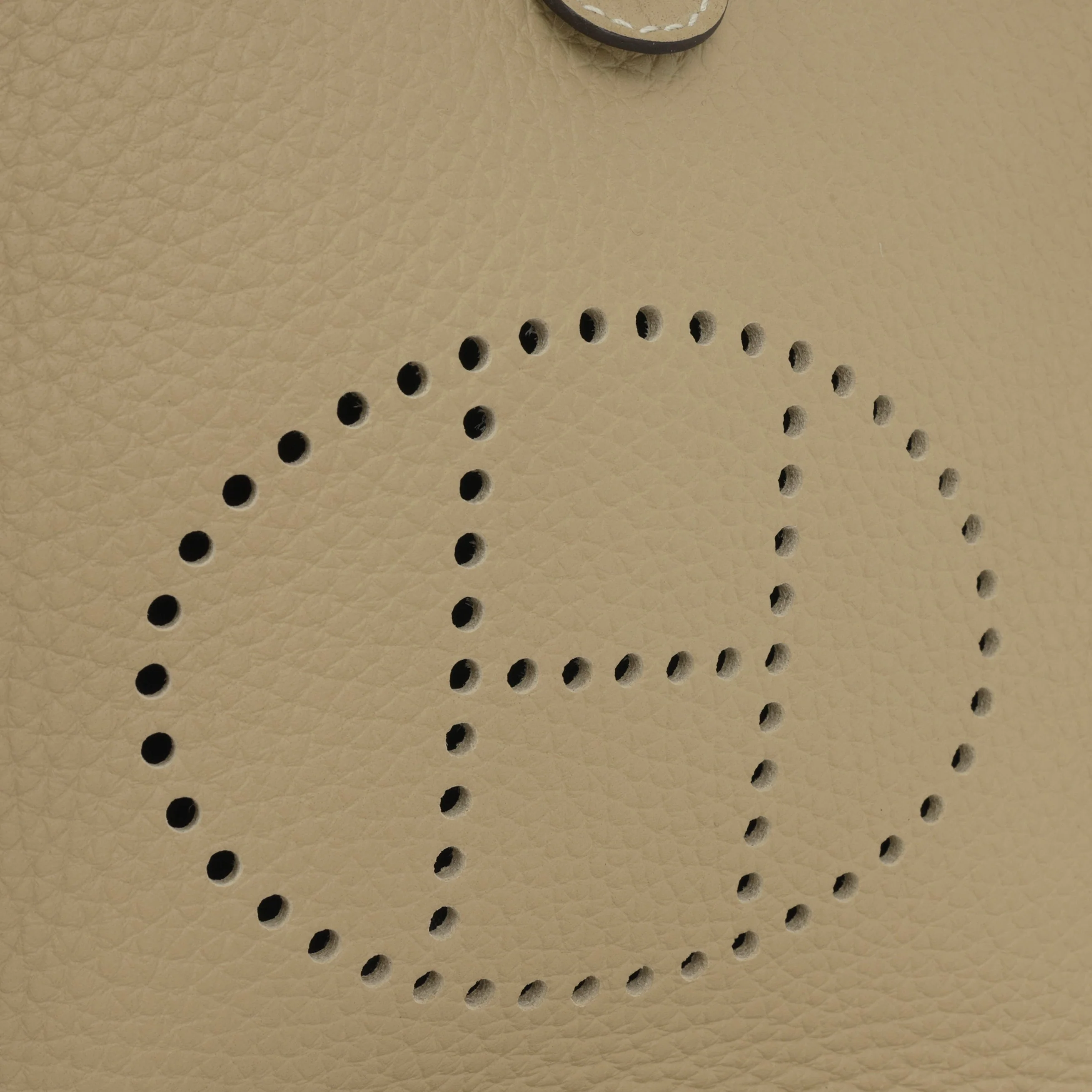 Hermès Mini Evelyne 16 - Trench Clemence | Gold Hardware - Image 4