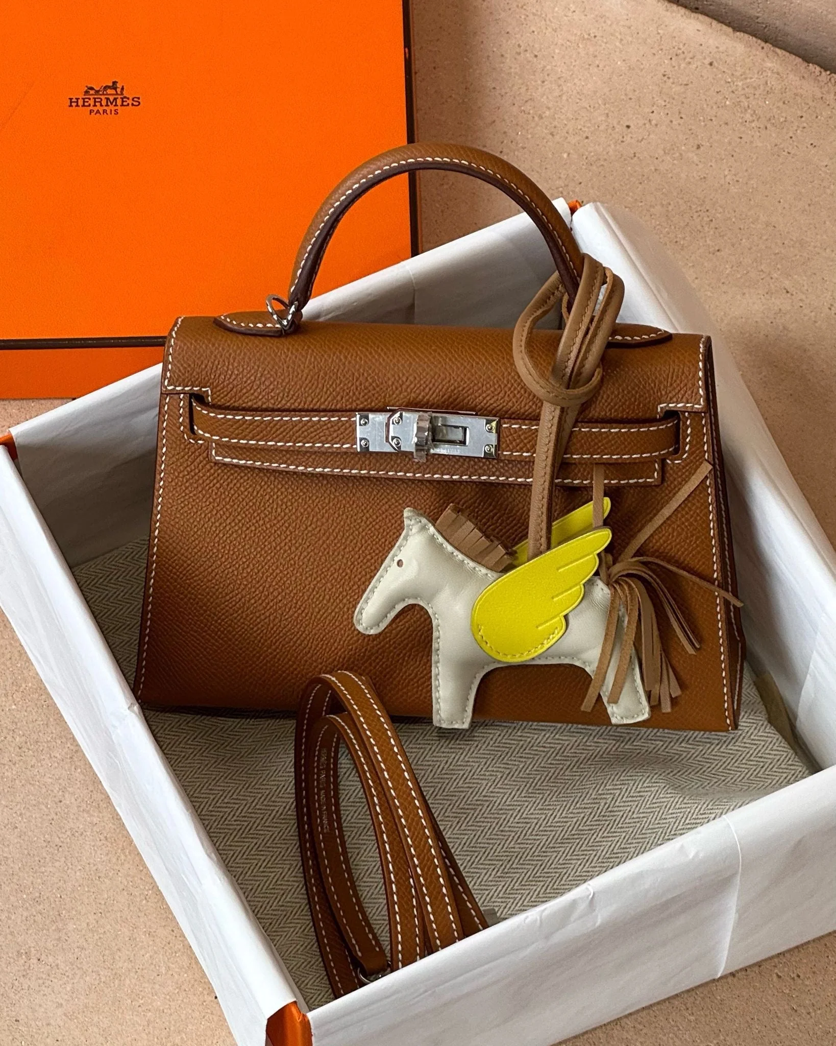 Hermès Mini Kelly - Gold Epsom | Palladium Hardware - Image 7