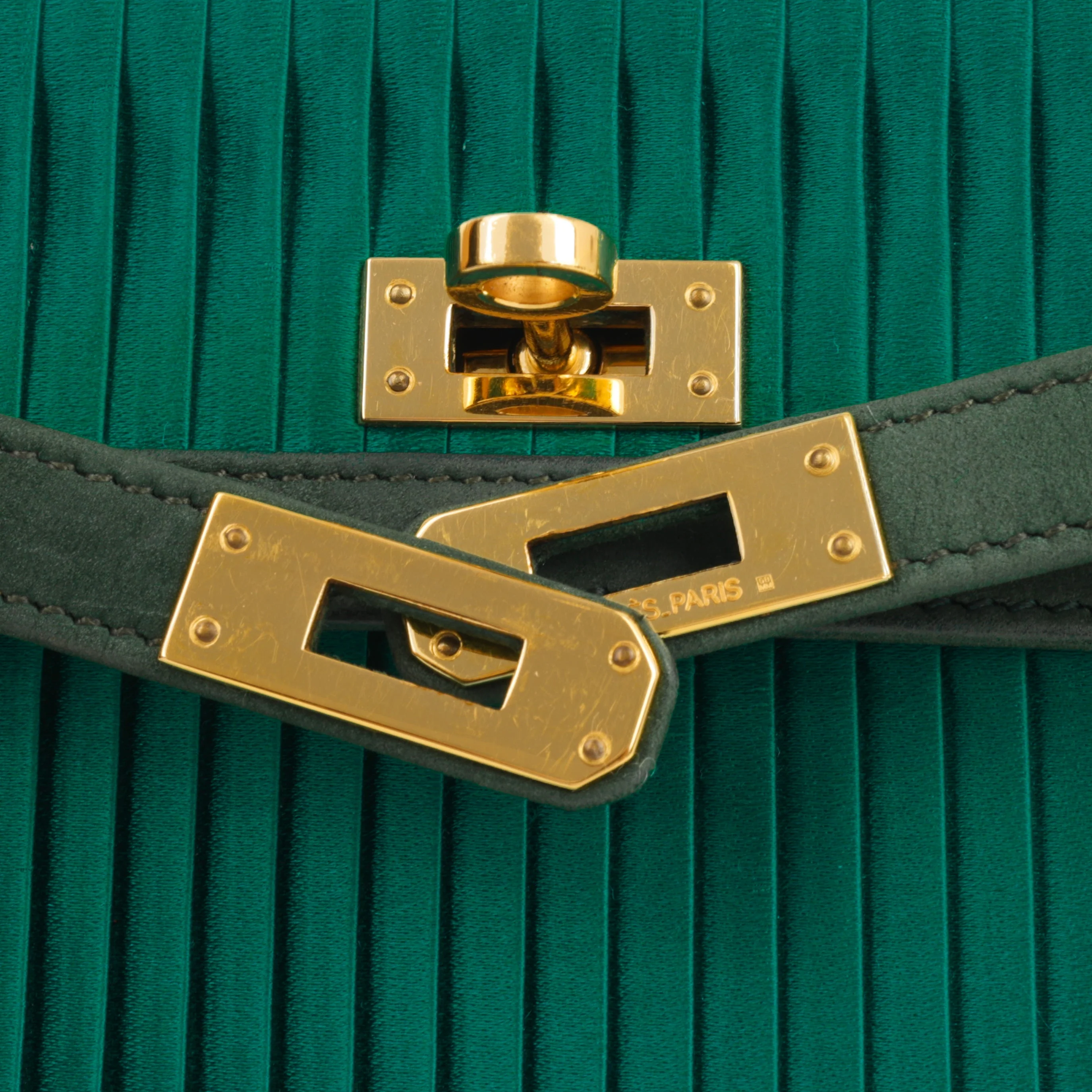 Hermès Vintage Kelly 20 - Malachite Satin/Vert Fonce Veau Velours | Gold Hardware - Image 11