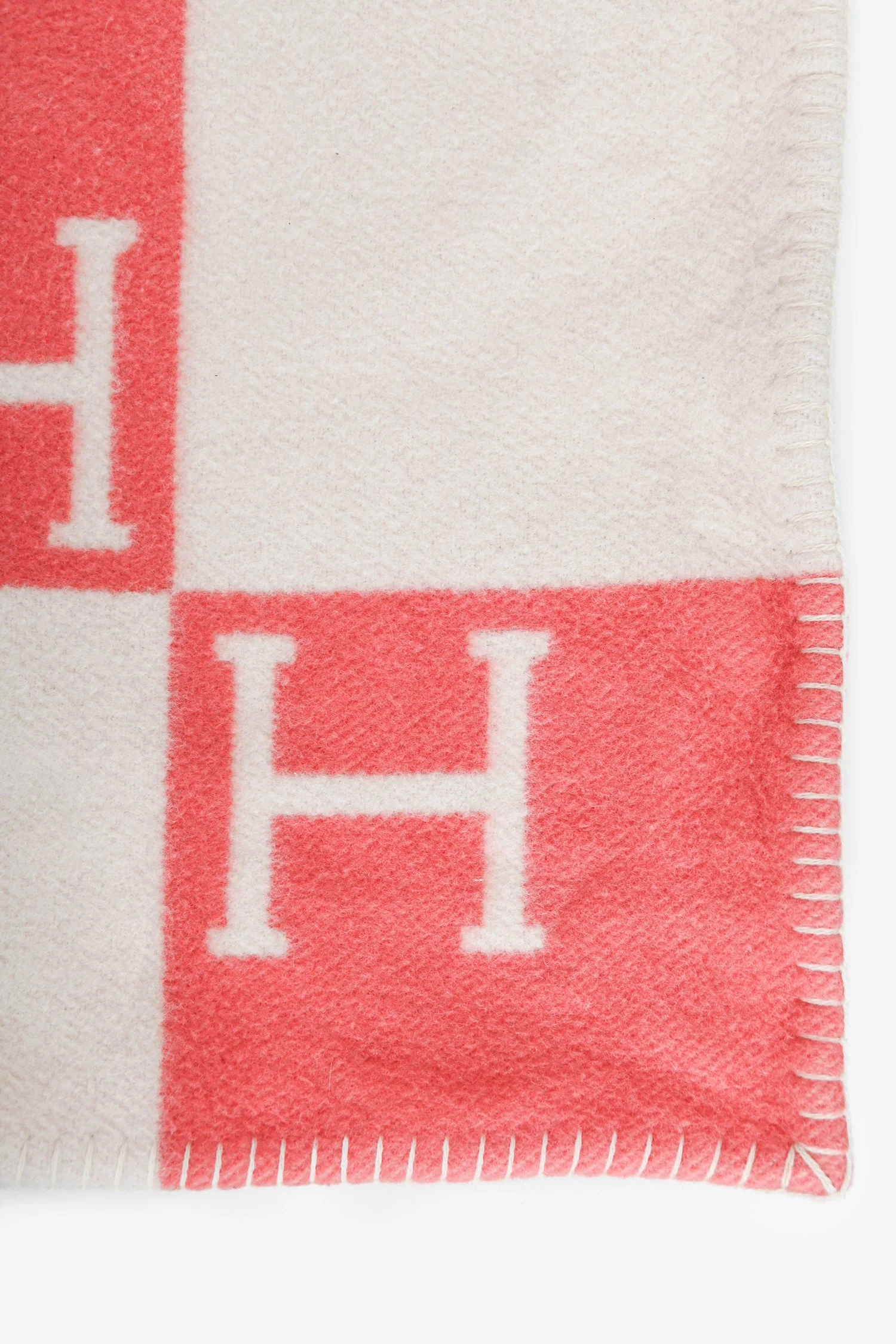 Hermès Pink/White Merino Wool Avalon Baby Blanket - Image 4