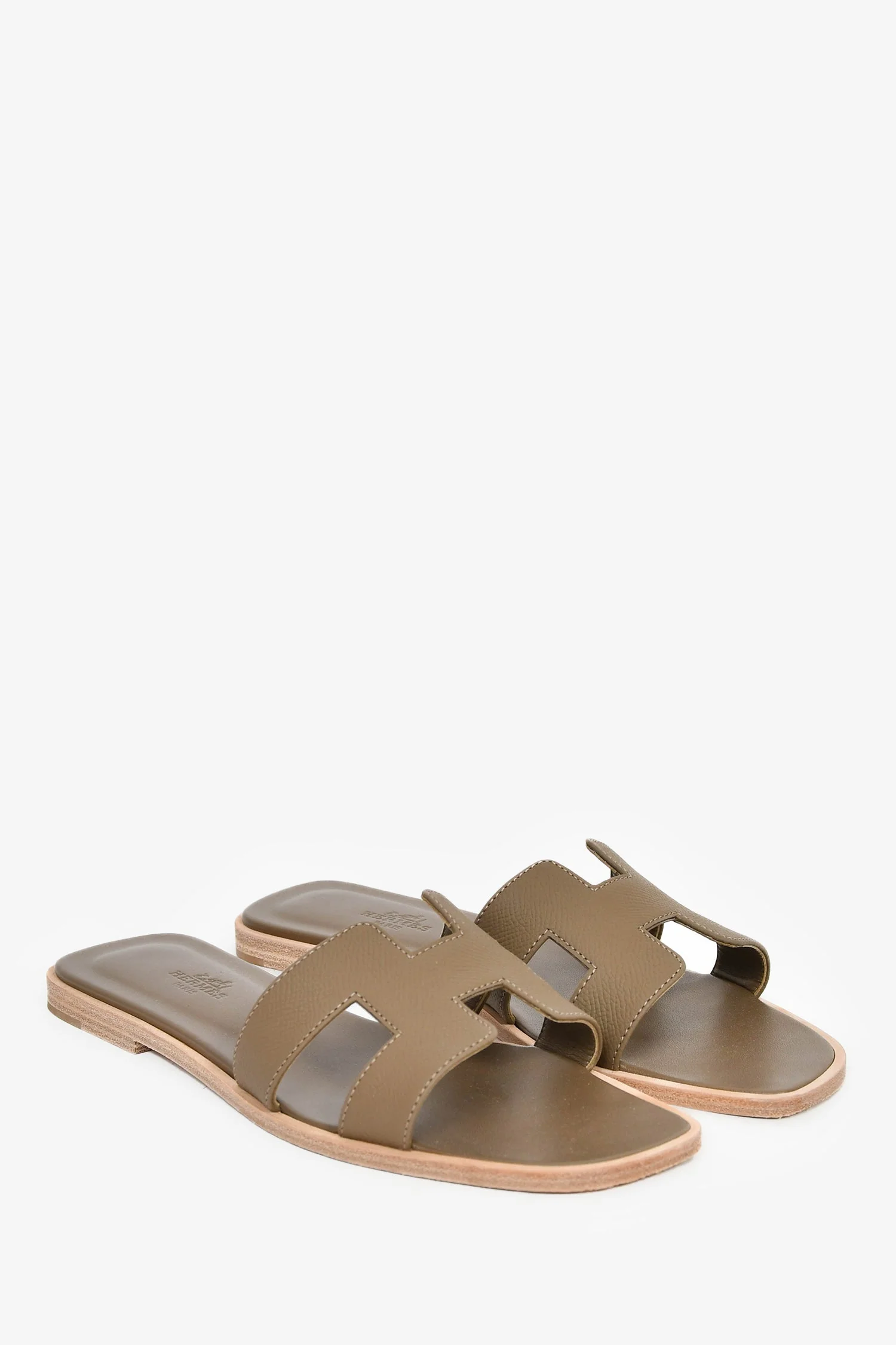 Hermès Taupe Epsom Leather 'Oran' Sandals Size 38.5 - Image 2