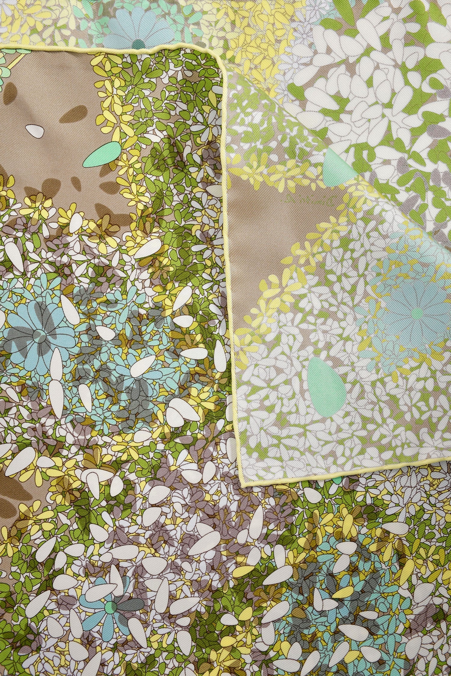 Hermès Taupe/Multicolour Silk 'Offrandes D'Un Jour' Scarf 90 - Image 4