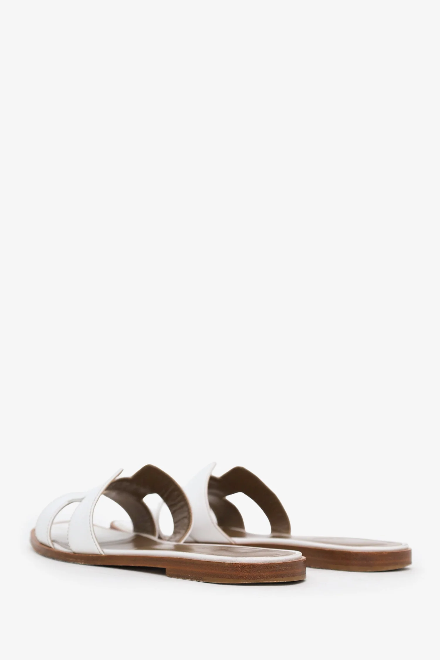 Hermès White Box Calfskin Oran Sandals Size 39 - Image 4