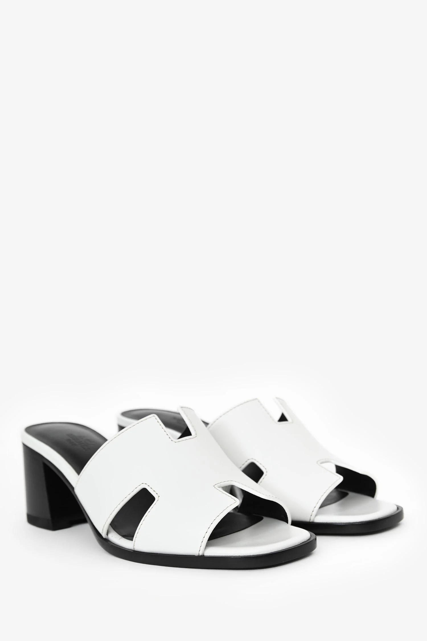 Hermès White Leather 'Helia 60' Sandals Size 39 - Image 2