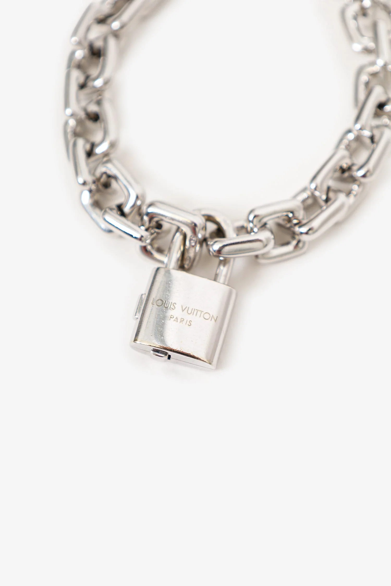 Louis Vuitton 18K White Gold/Pave Diamond Heart Tag Chain Bracelet - Image 3