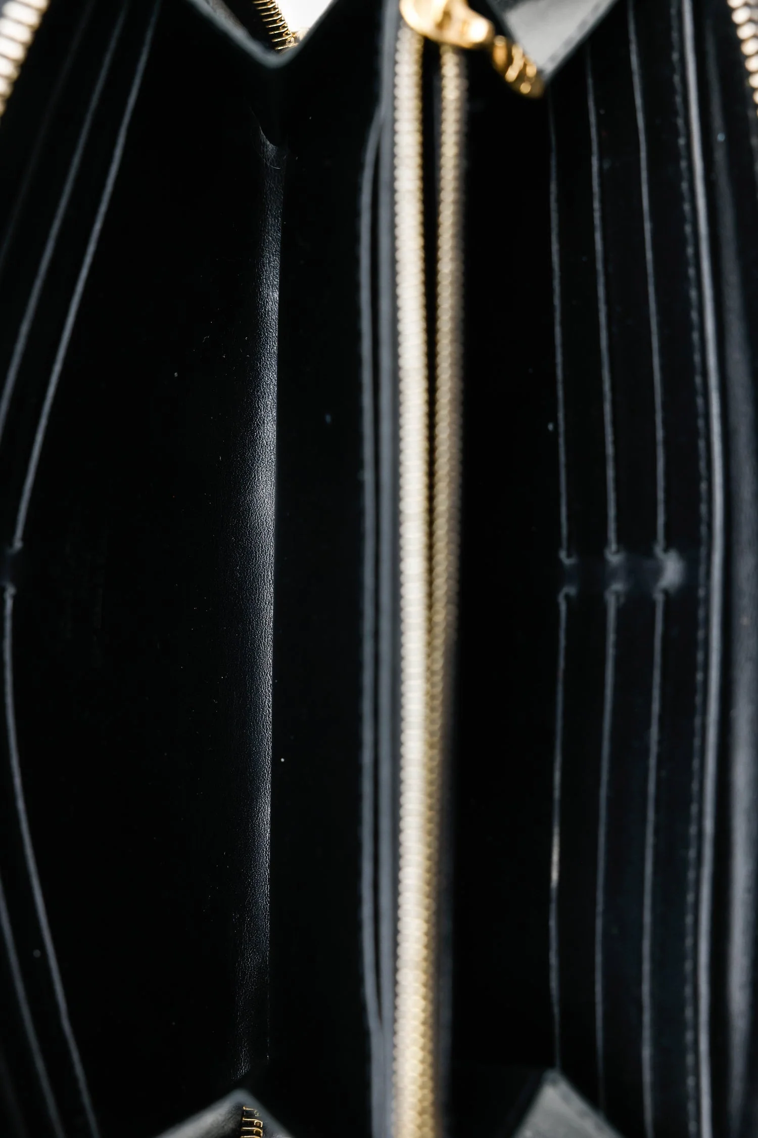 Louis Vuitton 2007 Black Leather Suhali Zippy Wallet - Image 6