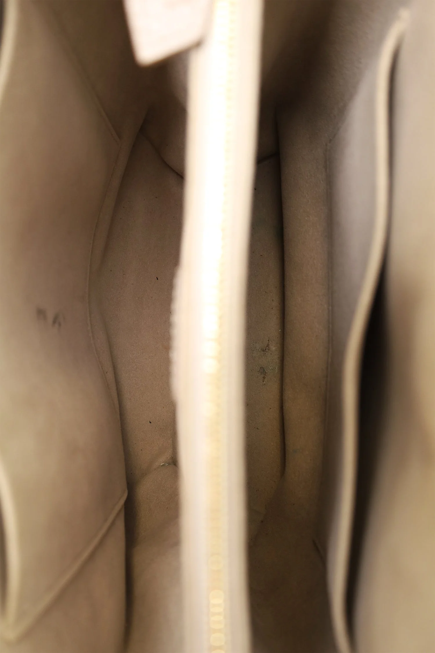 Louis Vuitton 2018 Taupe Leather Taurillon Volta Top Handle (As Is) - Image 7
