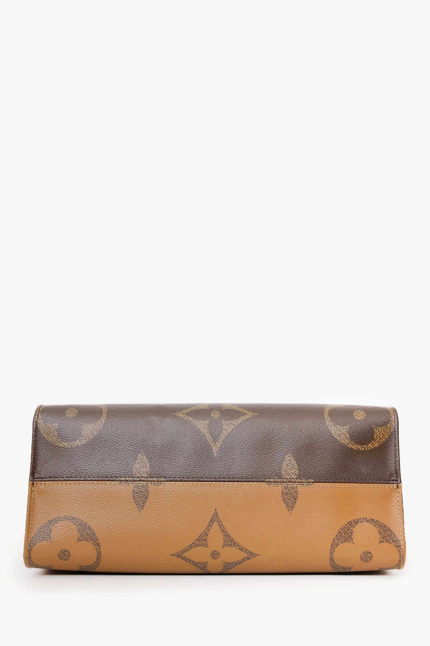 Louis Vuitton 2024 Monogram Giant Reverse 'OnTheGo' MM Tote - Image 5