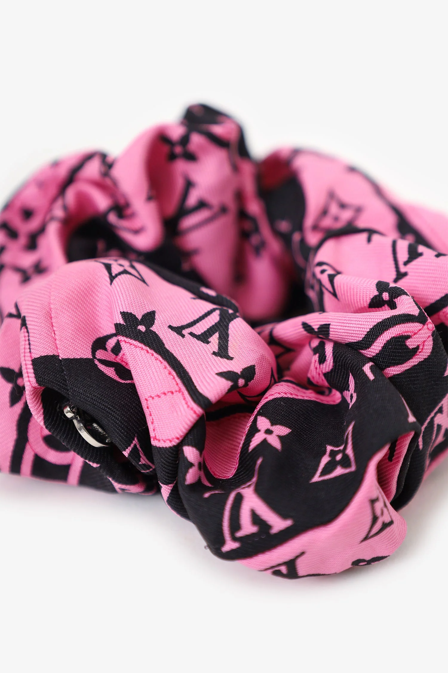 Louis Vuitton Black/Pink Silk Monogram Confidential Chouchou Scrunchie - Image 2