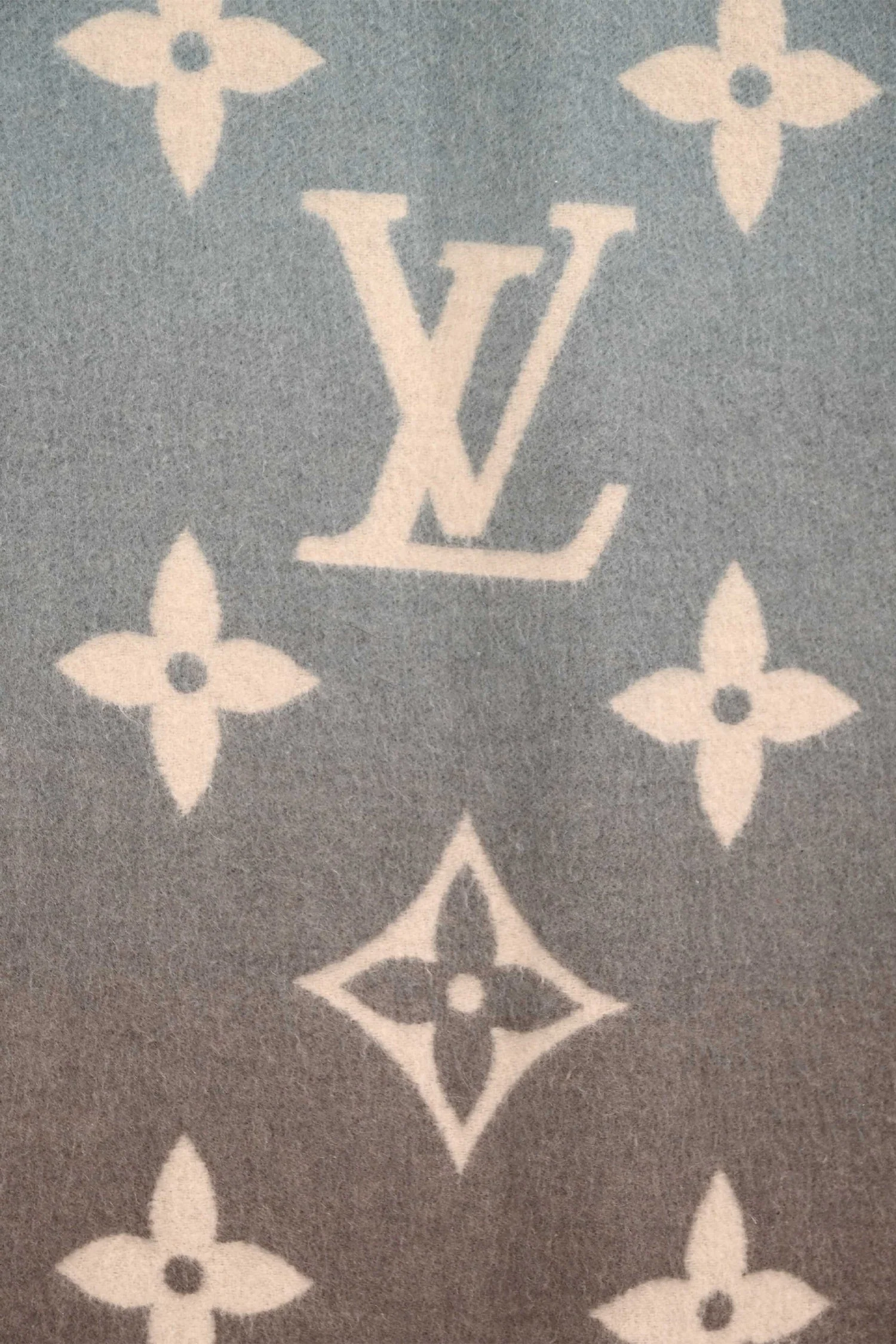 Louis Vuitton Blue/Pink Cashmere Logo 'Reykjavik' Scarf - Image 3