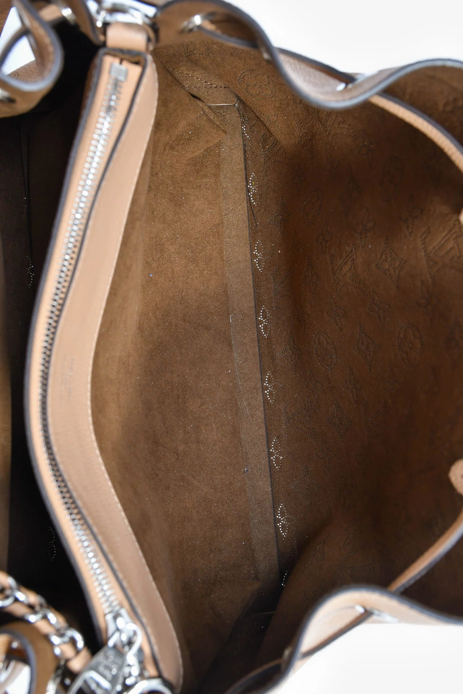 Louis Vuitton Camel Mahina Leather 'Bella' 3-Way Tote - Image 6