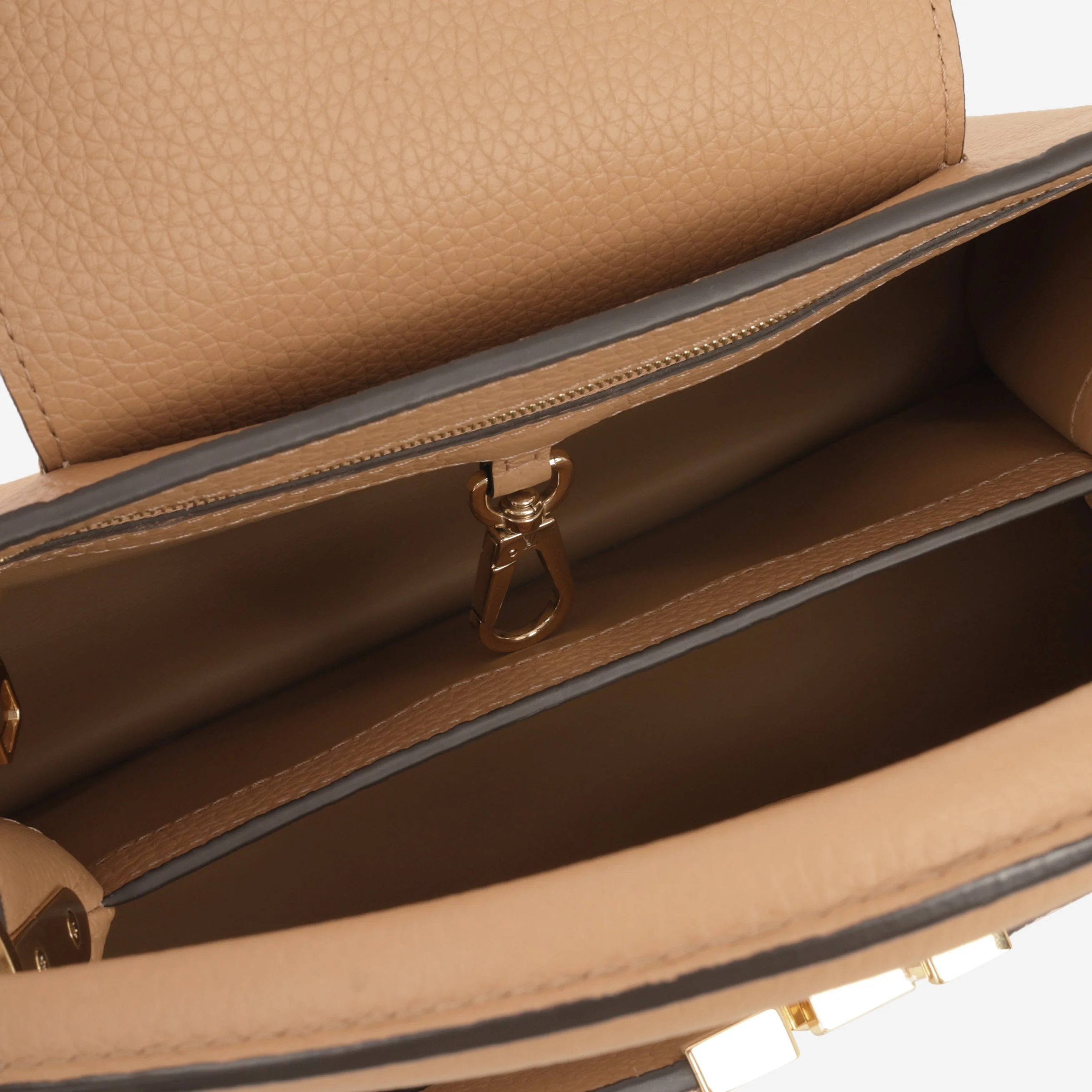 Louis Vuitton Capucines MM - Beige Taurillon | Gold Hardware - Image 5