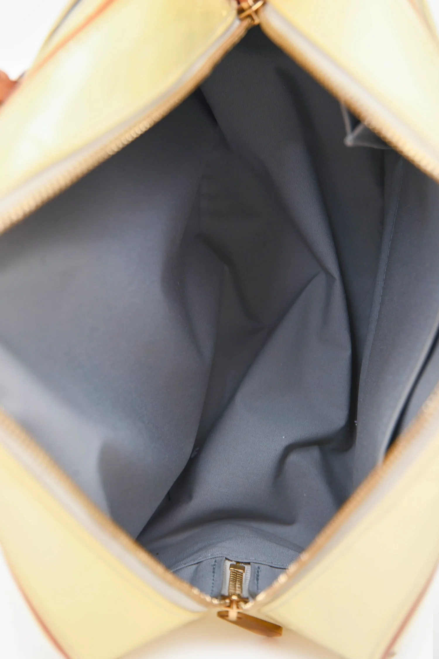 Louis Vuitton Off-White Vernis Summit Drive Top Handle - Image 6