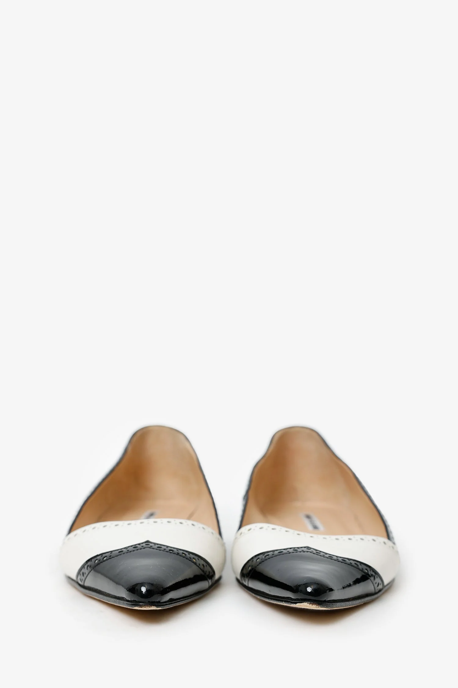 Manolo Blahnik Black/White Patent Leather Pointed Toe Flats Size 40 - Image 3