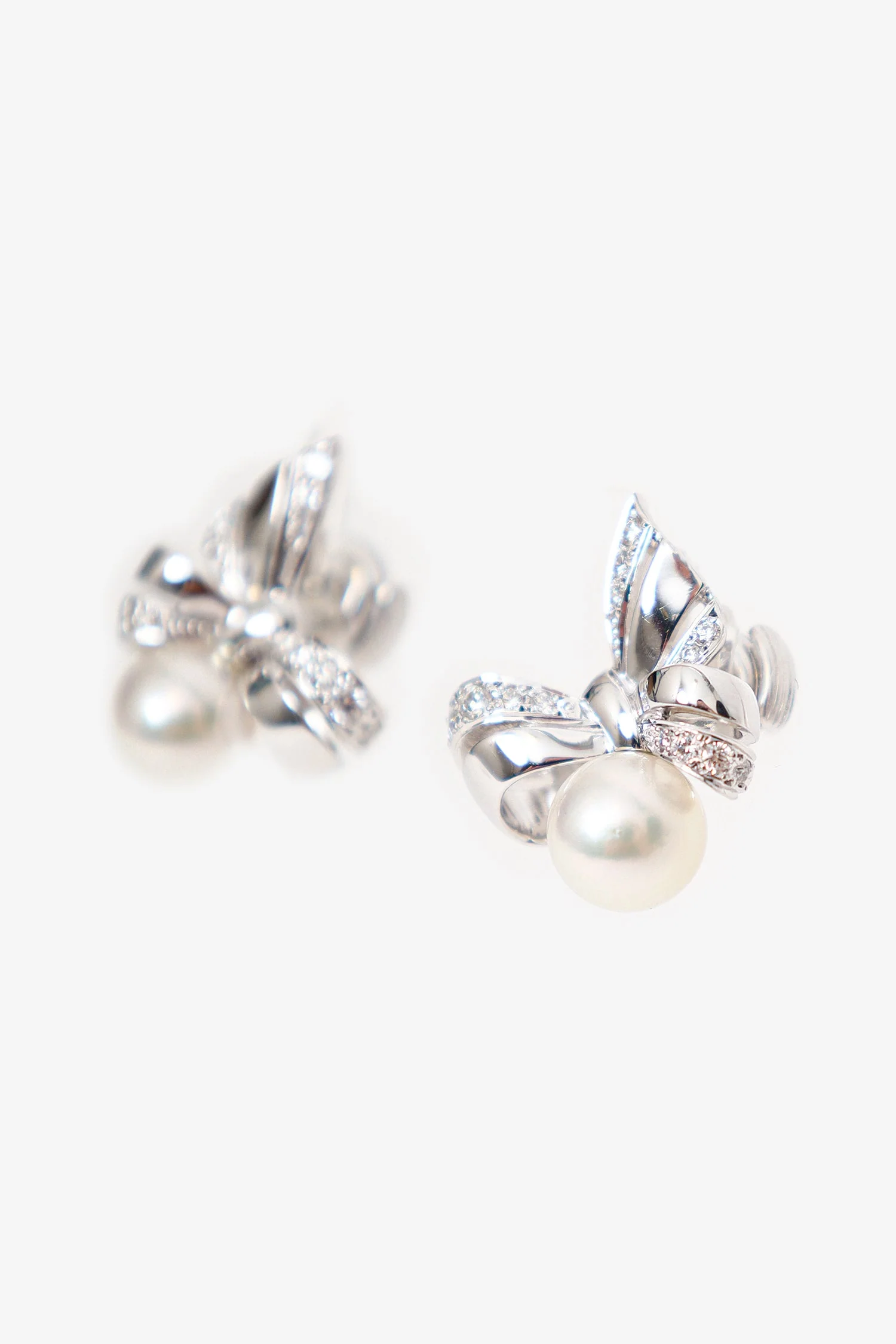 Mikimoto 18k White Gold Pearl Diamond Jeux de Rubans Earrings - Image 2
