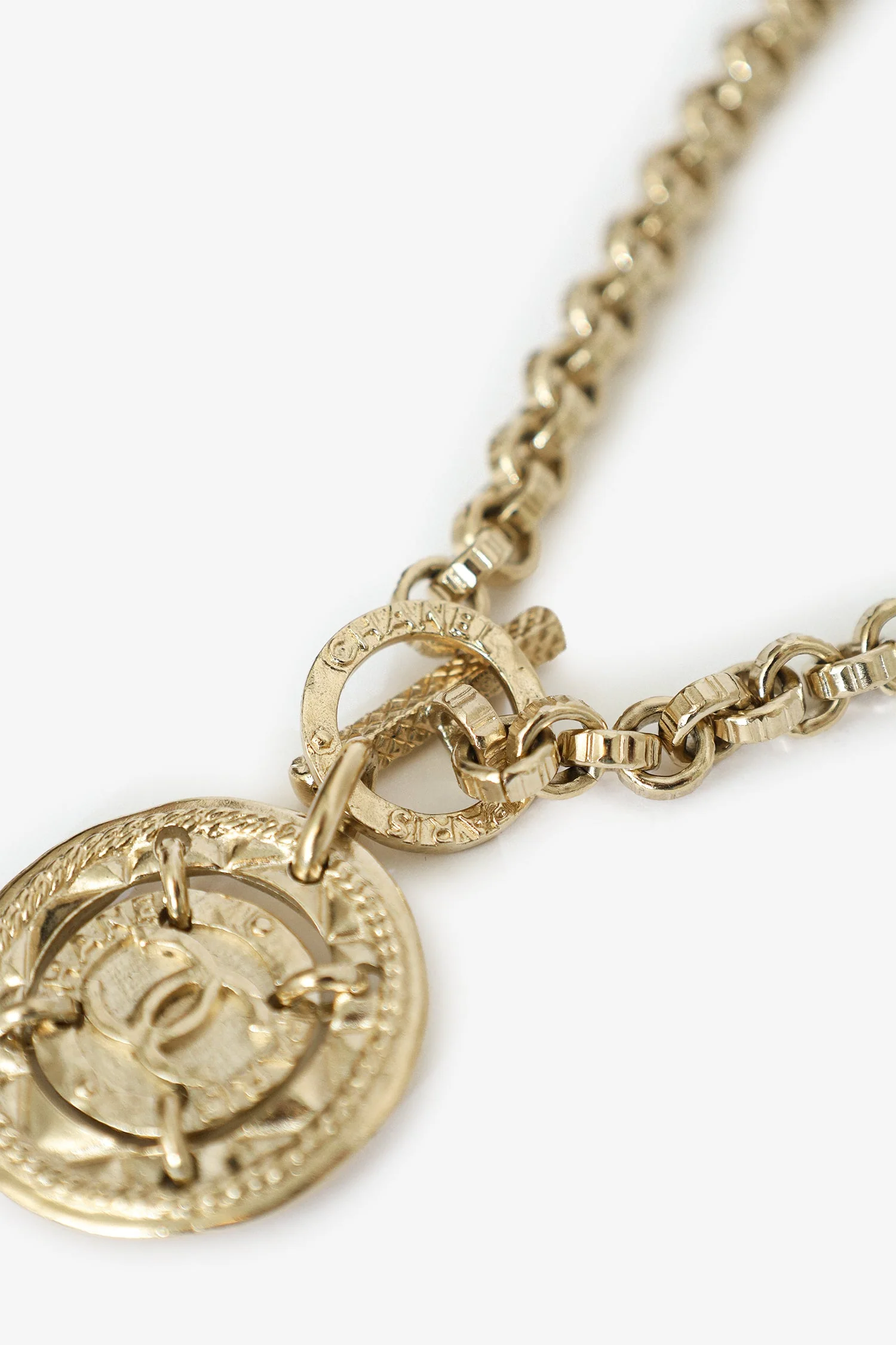 Pre-Loved Chanel™ 16B Coco Mark Round Toggle Necklace - Image 3