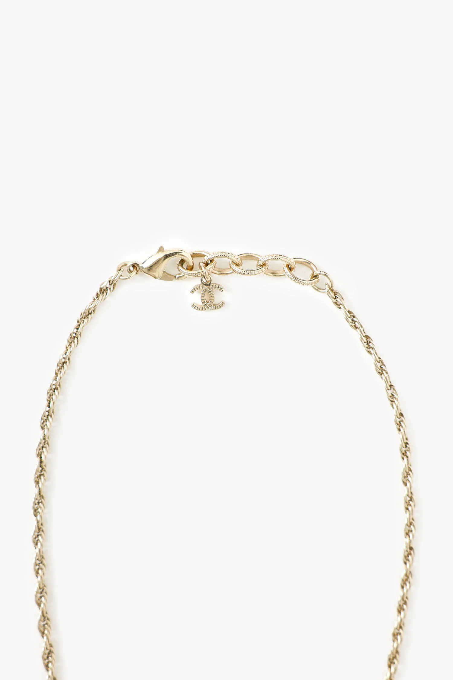 Pre-Loved Chanel™ 17A Pearl CC Round Pendant Necklace - Image 4