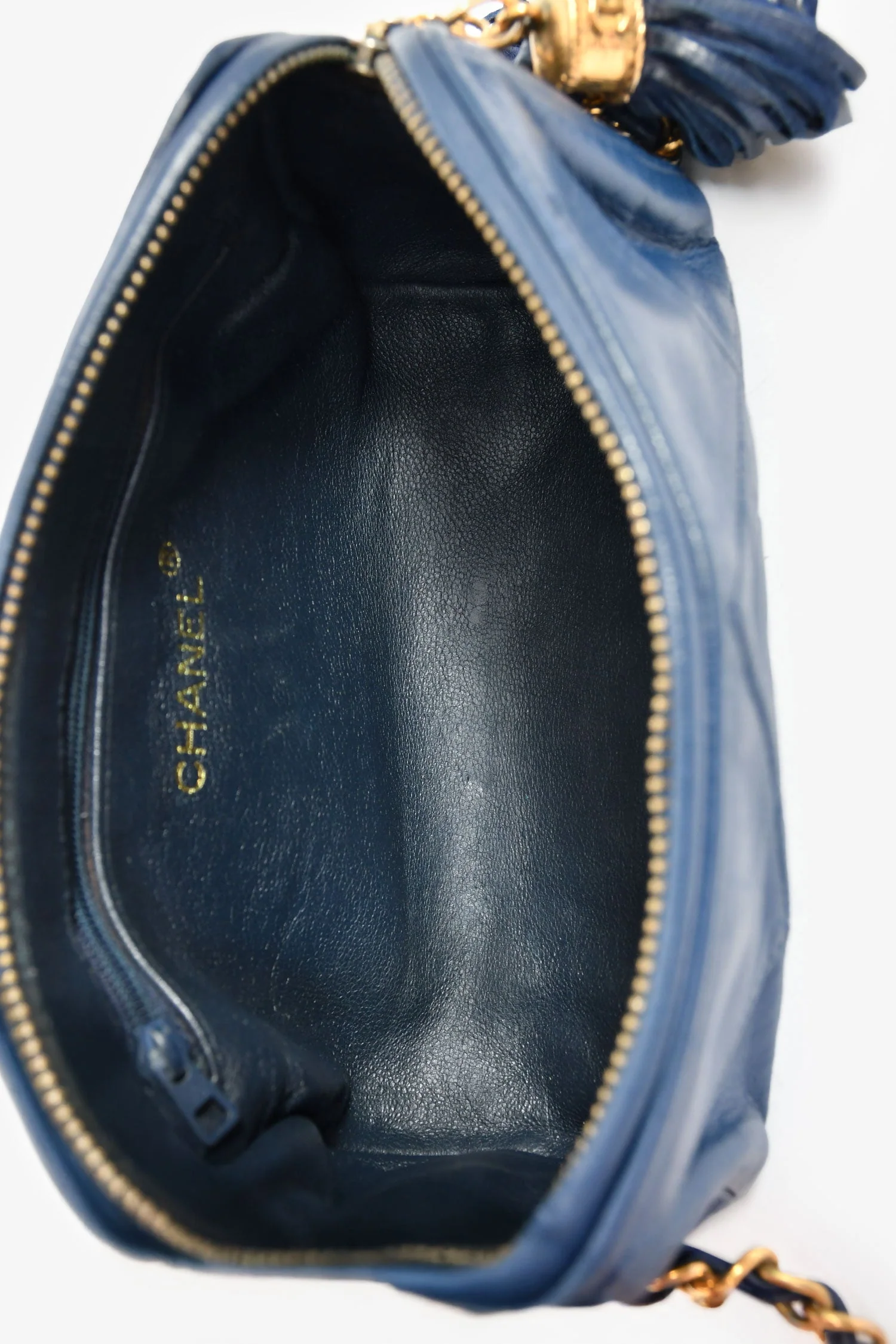 Pre-Loved Chanel™ 1986-88 Navy Lambskin Leather Tassel CC Mini Barrel Bag Mini GHW - Image 6