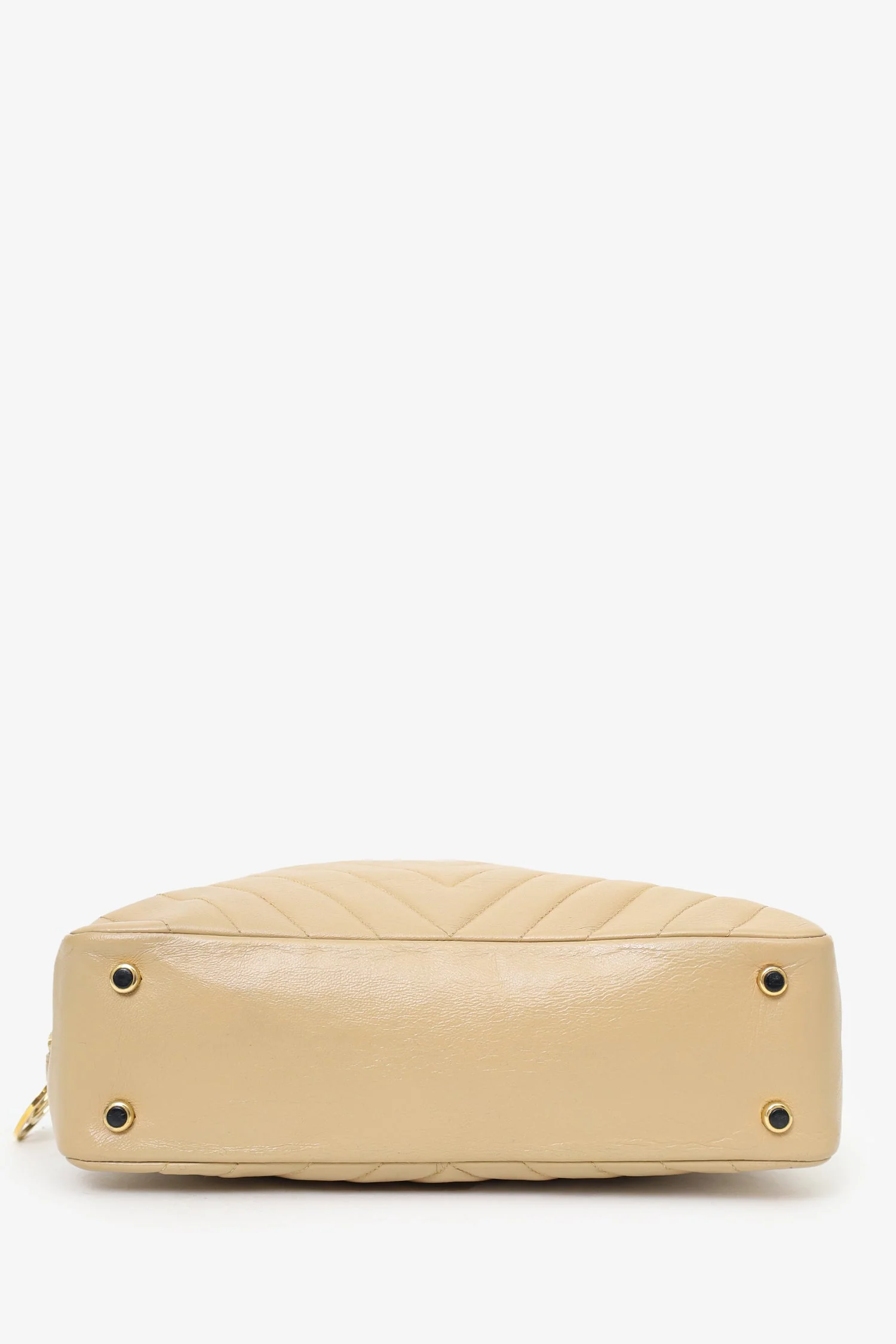 Pre-Loved Chanel™ 1989-91 Beige Lambskin Chevron Shoulder Bag - Image 6