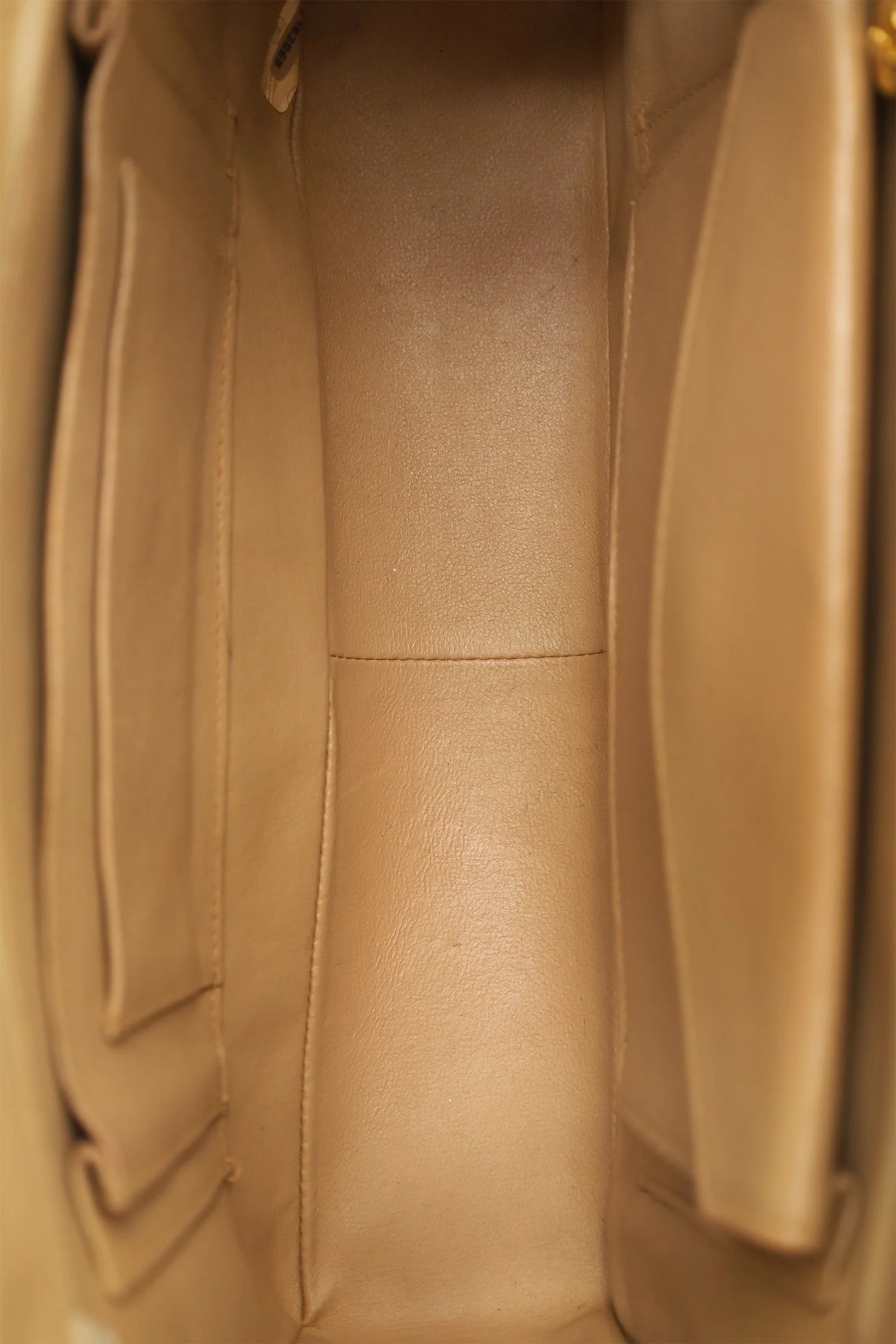 Pre-Loved Chanel™ 1989-91 Beige Lambskin Chevron Shoulder Bag - Image 8