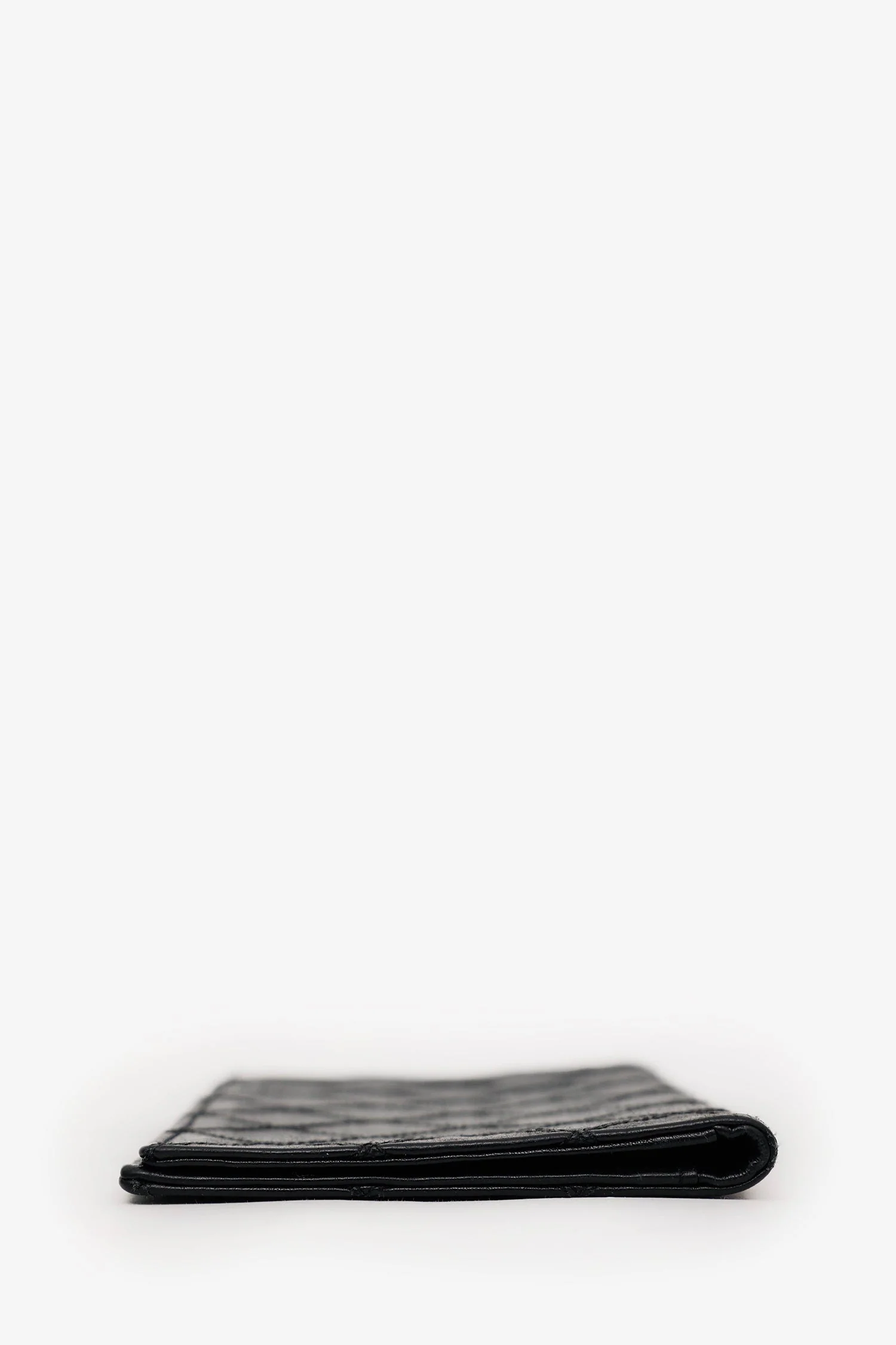 Chanel™ 1989-91 Black Quilted Leather Bi-Fold Chequebook Holder (Pre-Loved) - Image 4