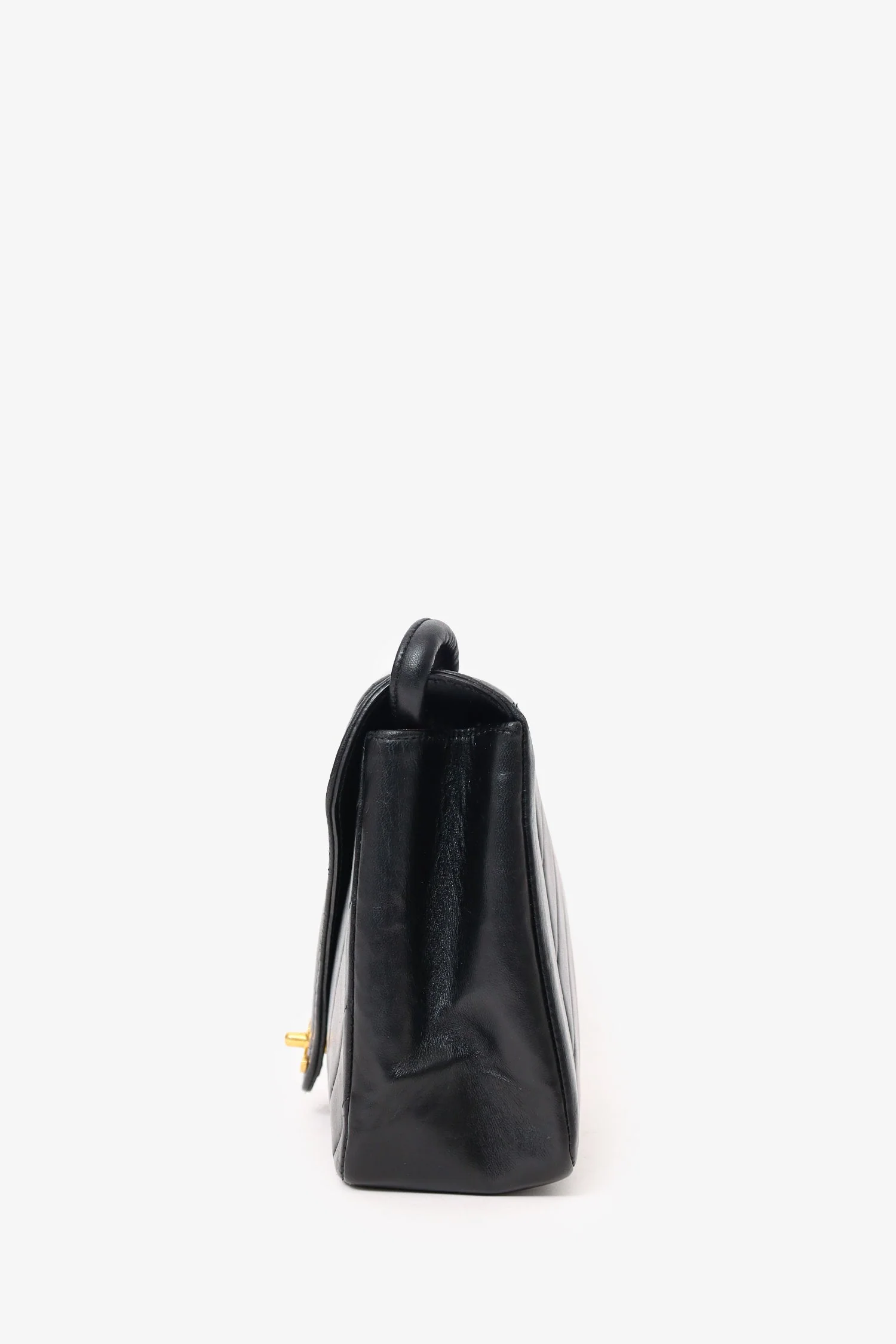 Pre-Loved Chanel™ 1991-94 Black Chevron Leather Medium Envelope Flap Bag (Refurbished) - Image 4