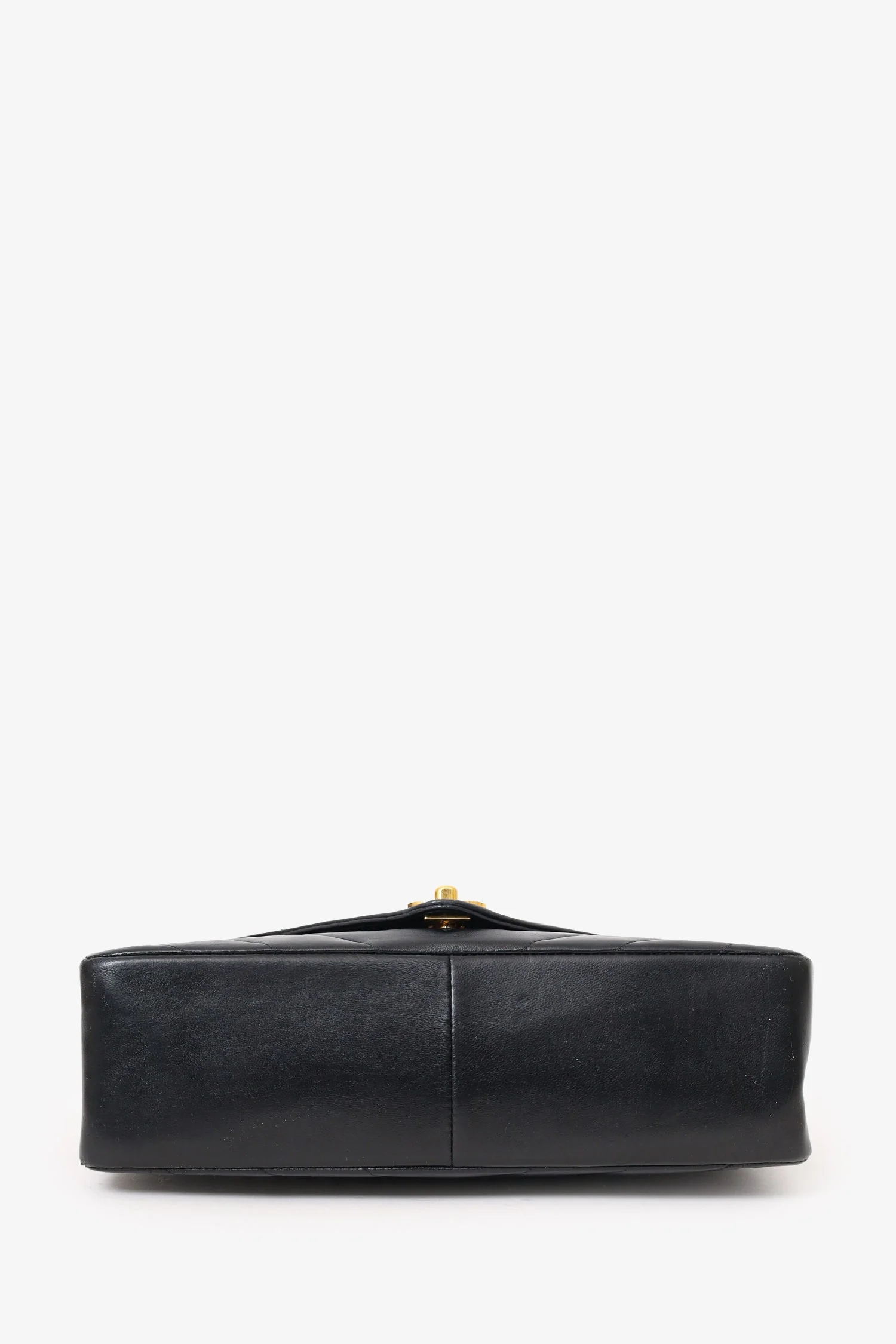 Pre-Loved Chanel™ 1991-94 Black Chevron Leather Medium Envelope Flap Bag (Refurbished) - Image 5