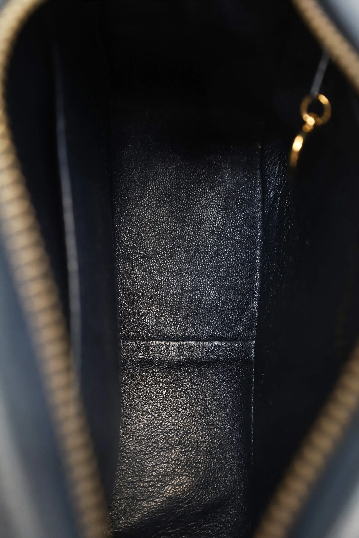 Pre-Loved Chanel™ 1991-94 Navy Lambskin Tassel CC Chain Camera Bag - Image 7