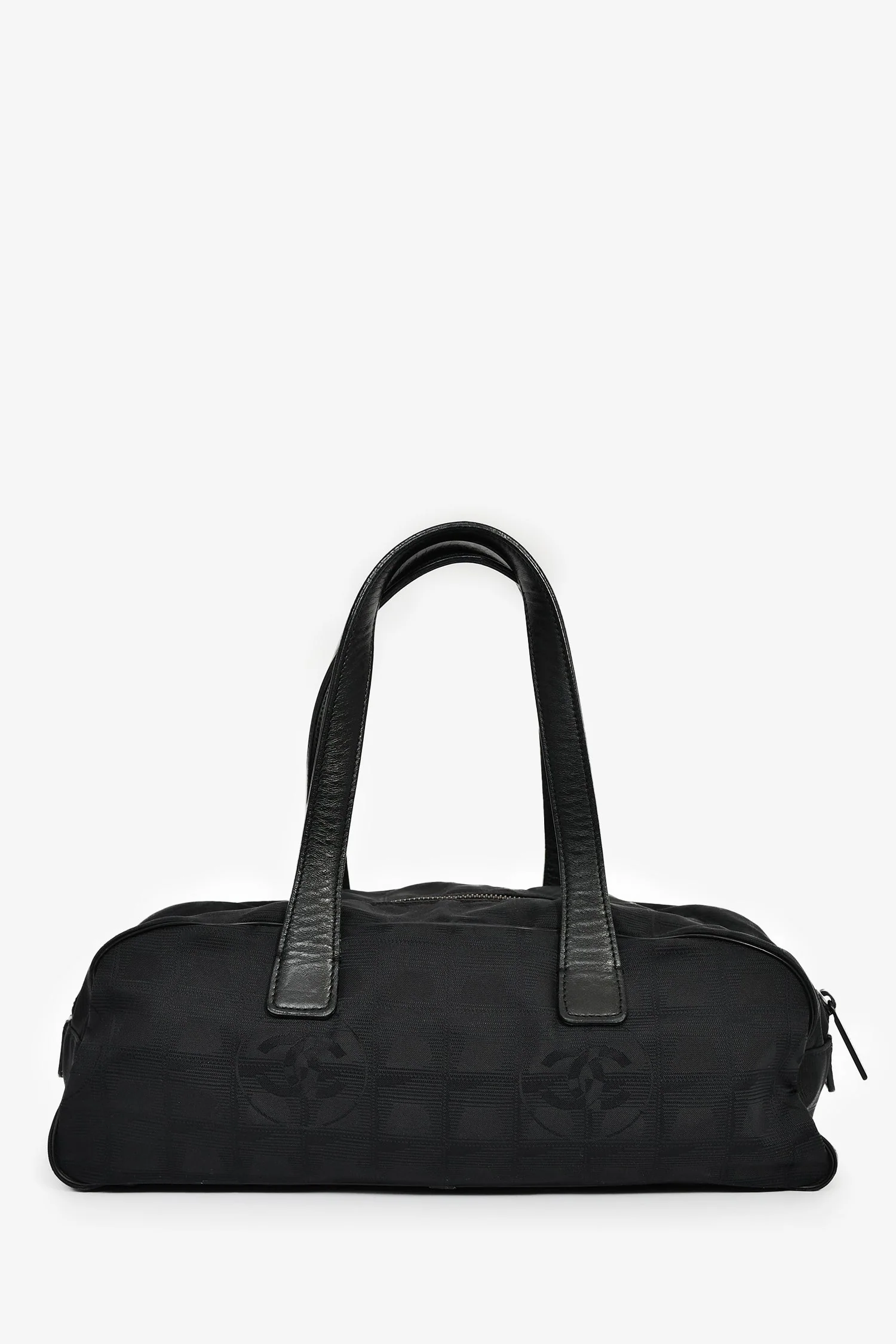 Pre-Loved Chanel™ 2002-03 Black Nylon Travel Ligne Shoulder Bag - Image 2