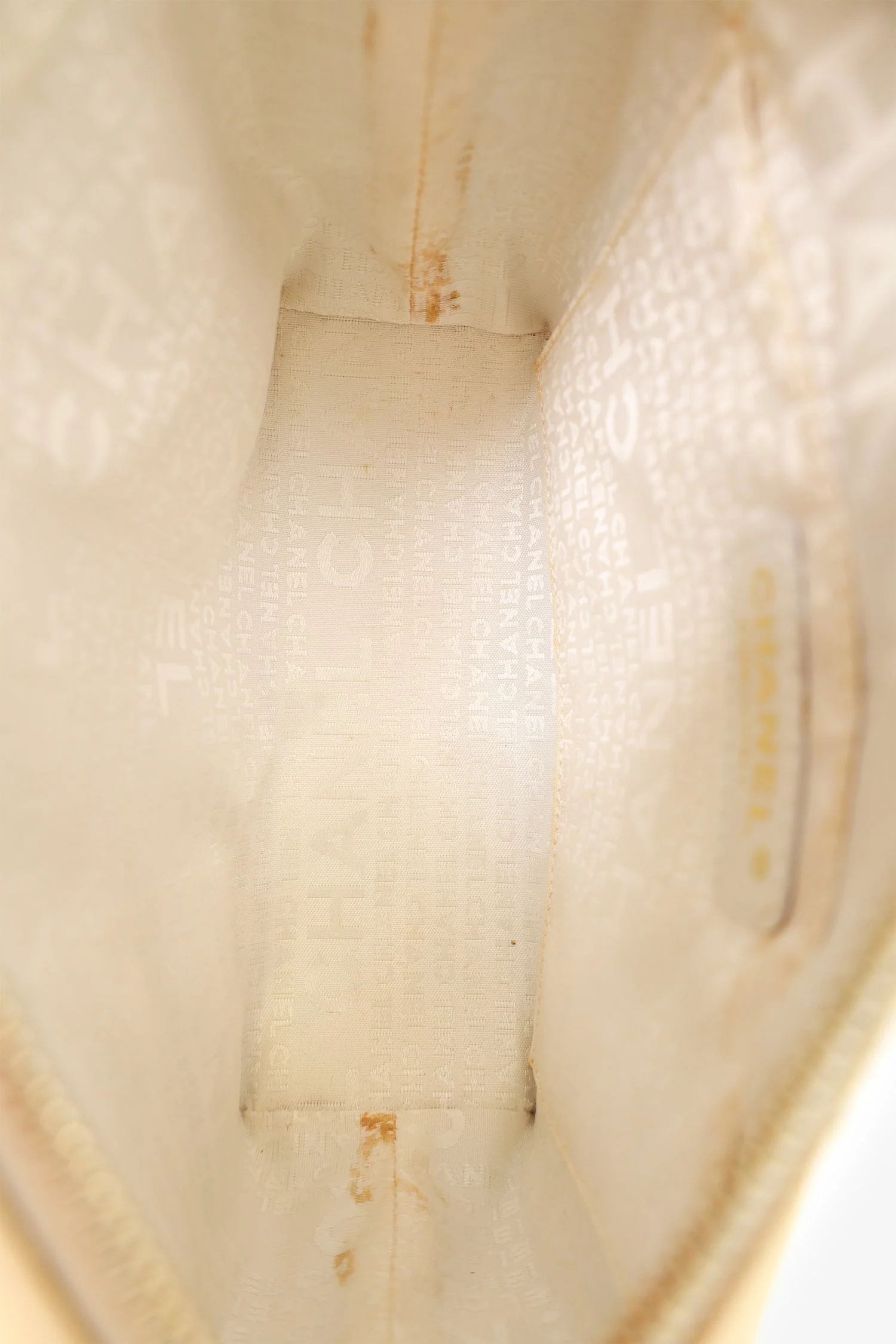 Pre-Loved Chanel™ 2003-04 Beige Canvas Chocolate Bar Mini Pochette - Image 7