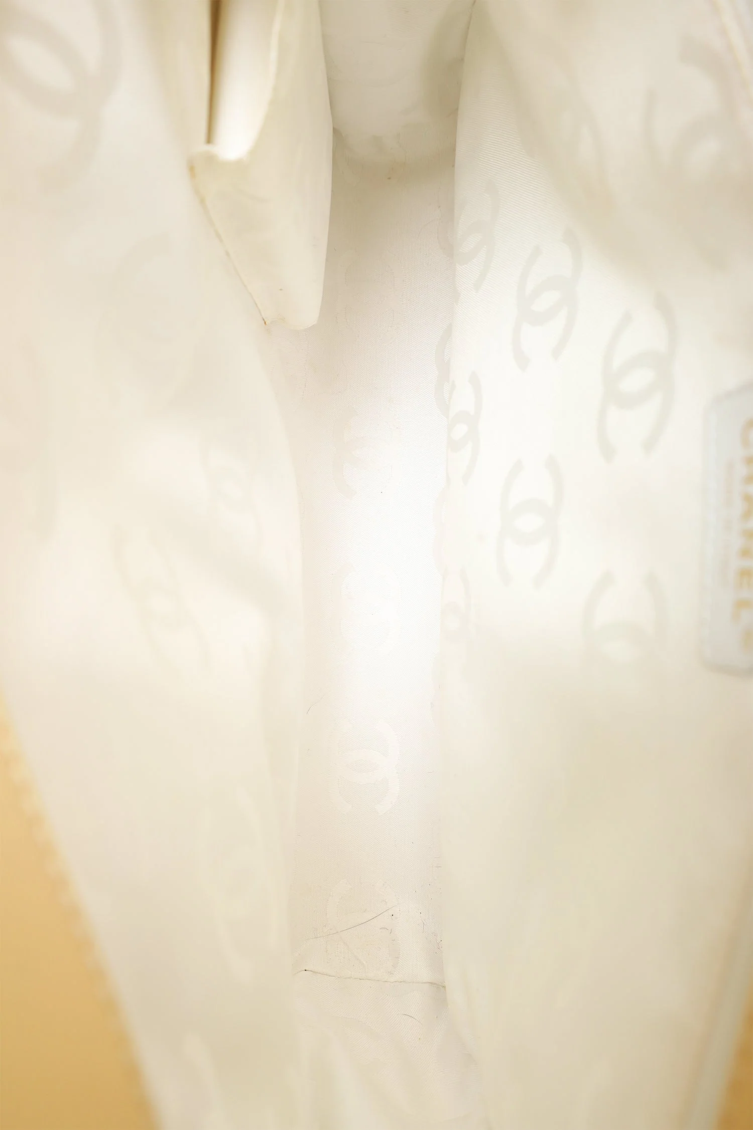 Pre-Loved Chanel™ 2004-05 Beige Leather Wild Stitch Surpique Tote Bag - Image 8