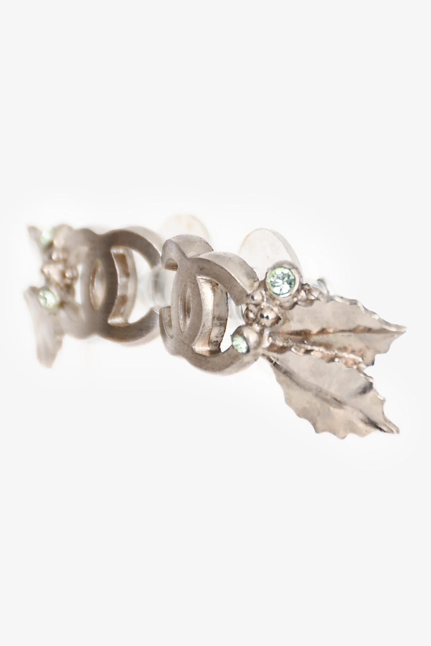 Pre-Loved Chanel™ 2005 Silver Tone Metal Foliage Earrings - Image 3