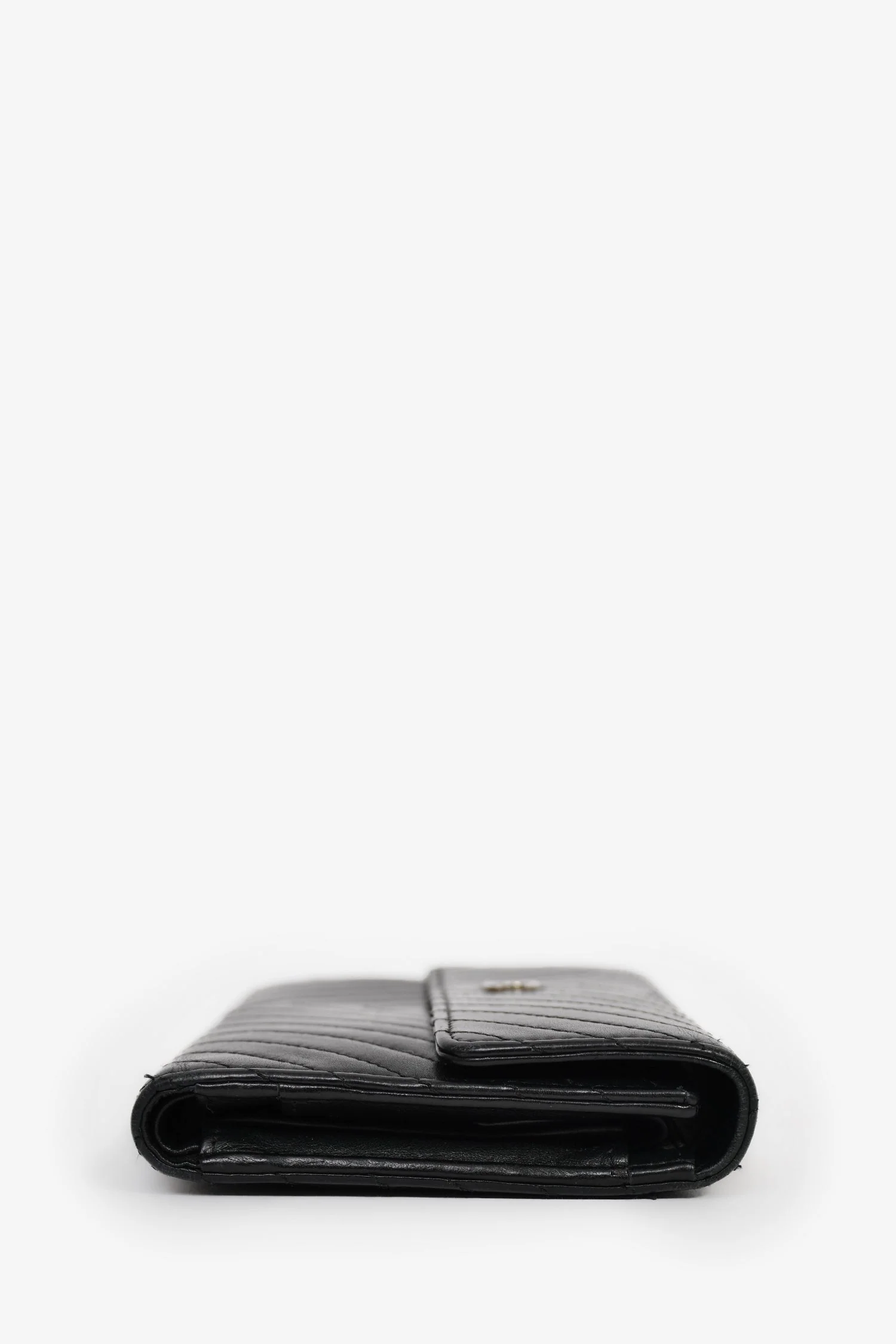 Pre-Loved Chanel™ 2006-08 Black Chevron Leather Long Wallet - Image 3