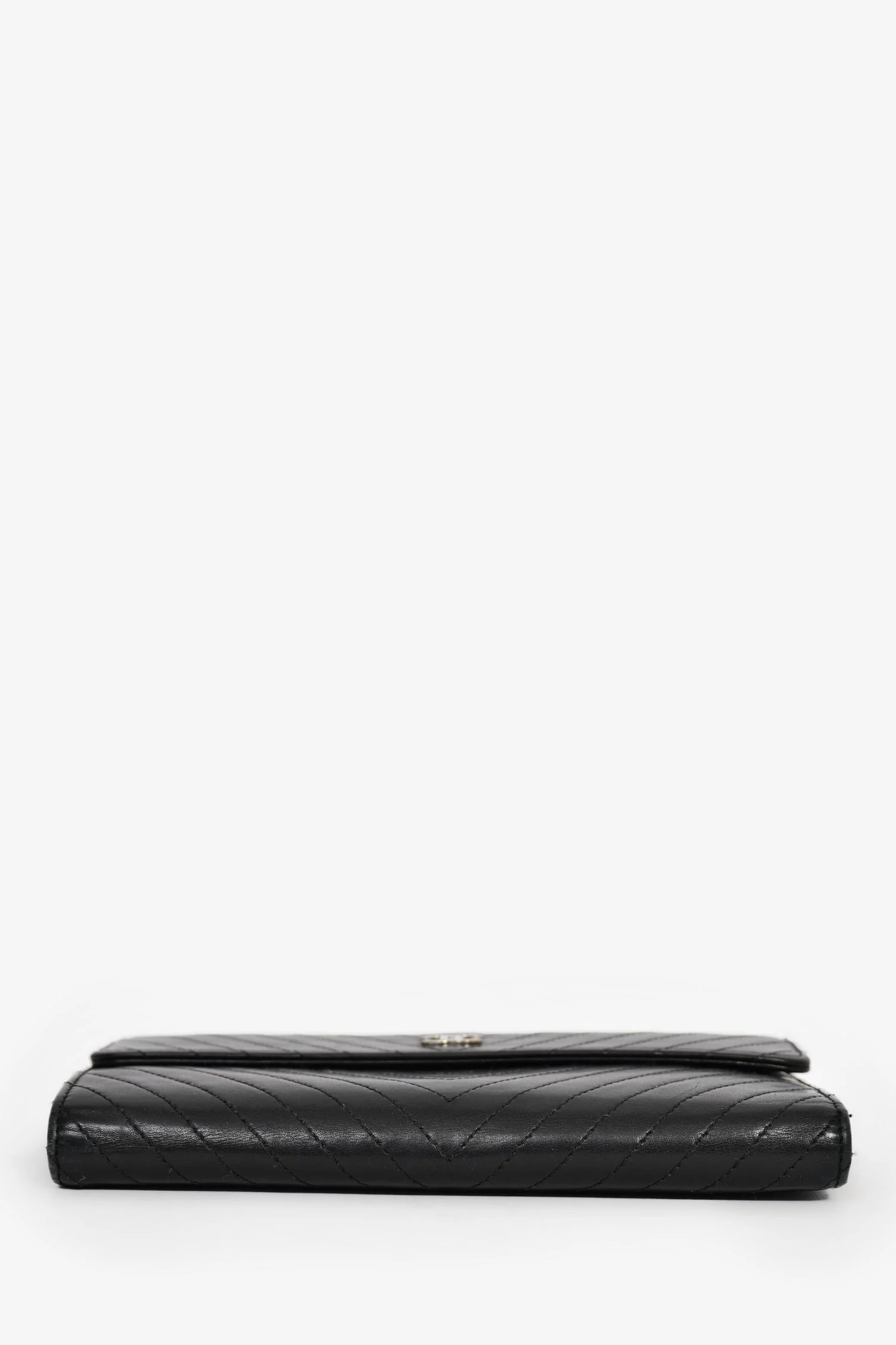 Pre-Loved Chanel™ 2006-08 Black Chevron Leather Long Wallet - Image 5