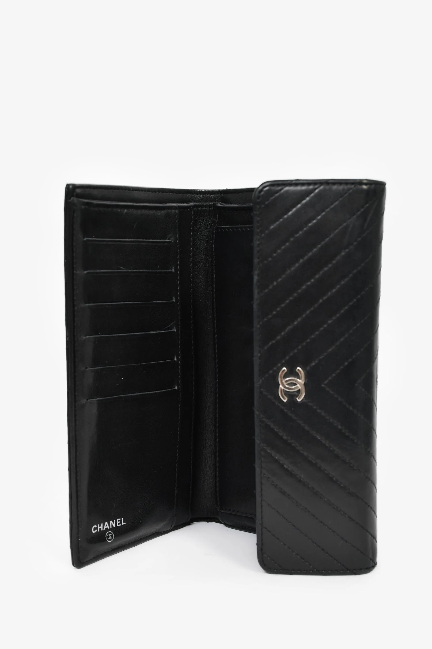 Pre-Loved Chanel™ 2006-08 Black Chevron Leather Long Wallet - Image 6