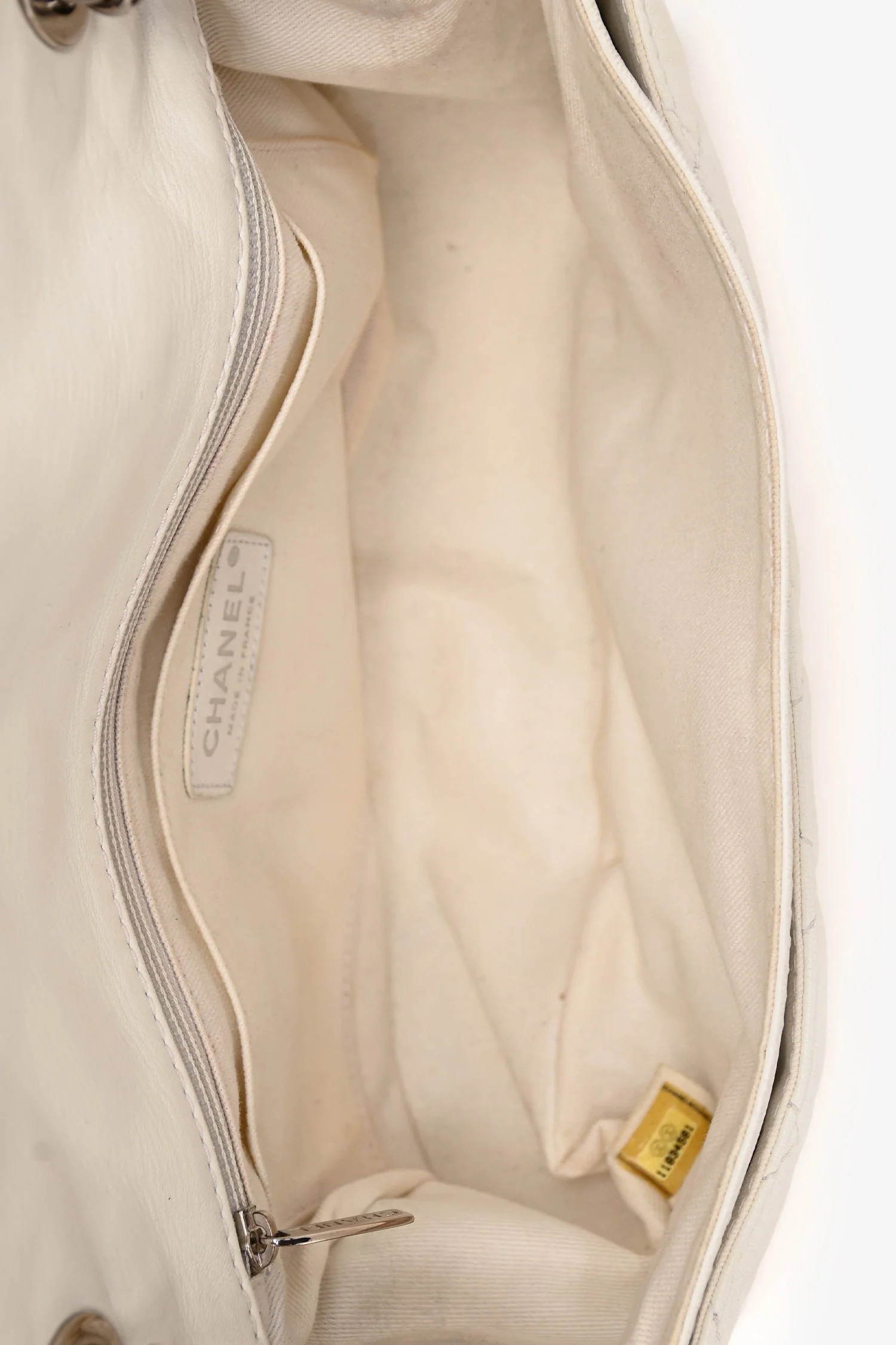 Pre-Loved Chanel™ 2006-08 White Lambskin Leather Icon Flap Bag - Image 6