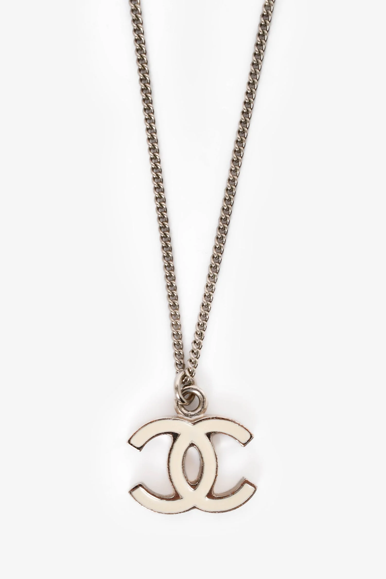 Pre-Loved Chanel™ 2007 Silver Toned Enamel CC Interlocking Pendant Necklace